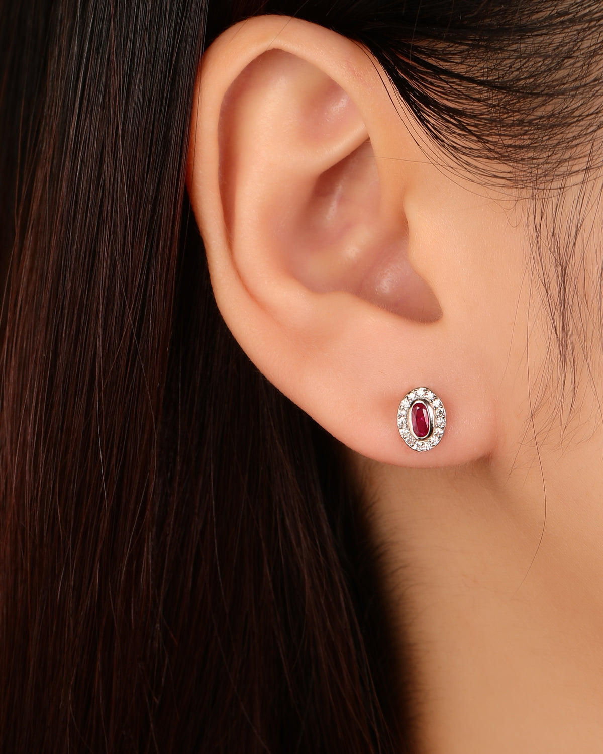 Arete halo ovalado con circonia oval 7mm en rodizado