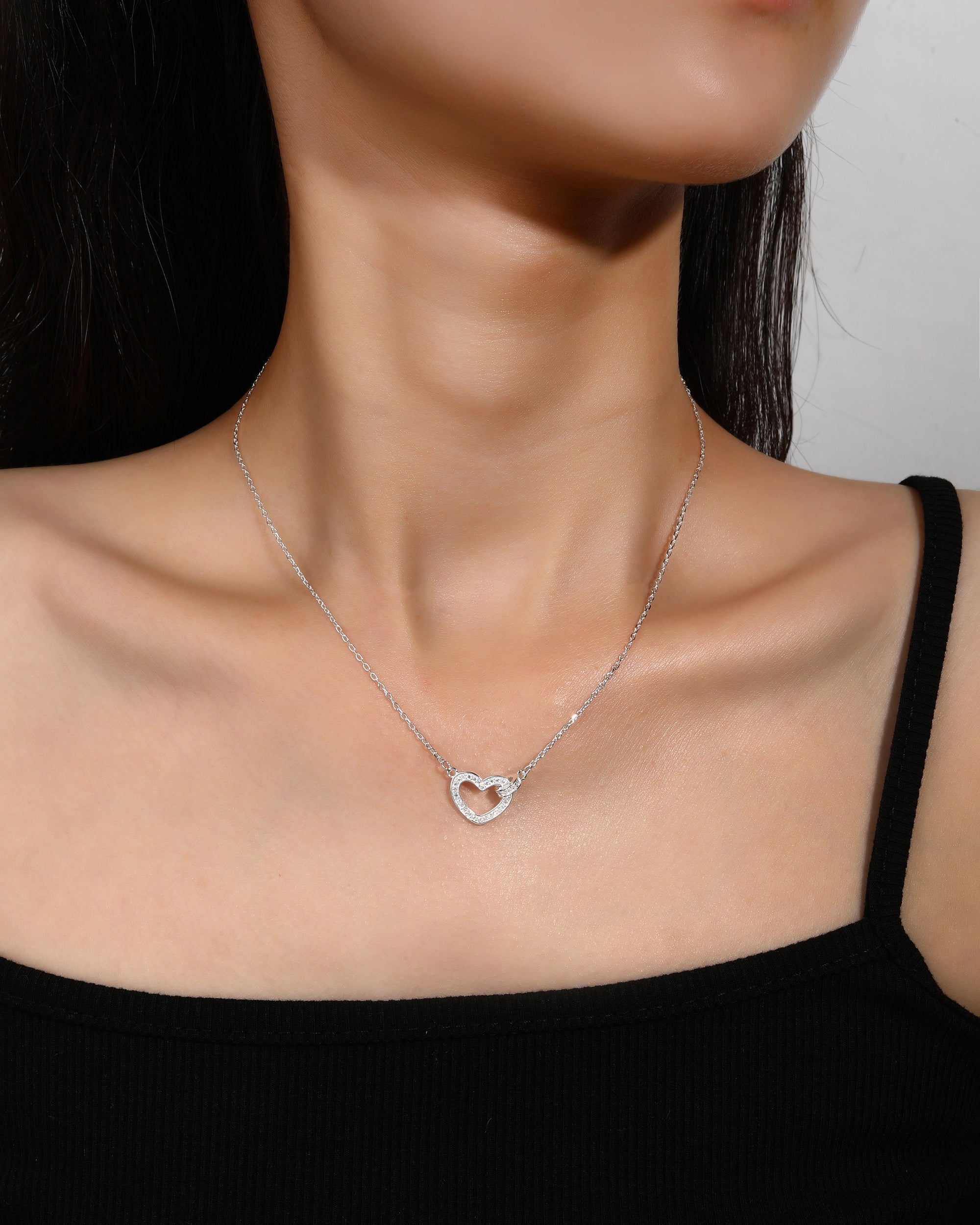 Collar sencillo de corazon bisel liso con circonias blanca 45+5cm en plateado