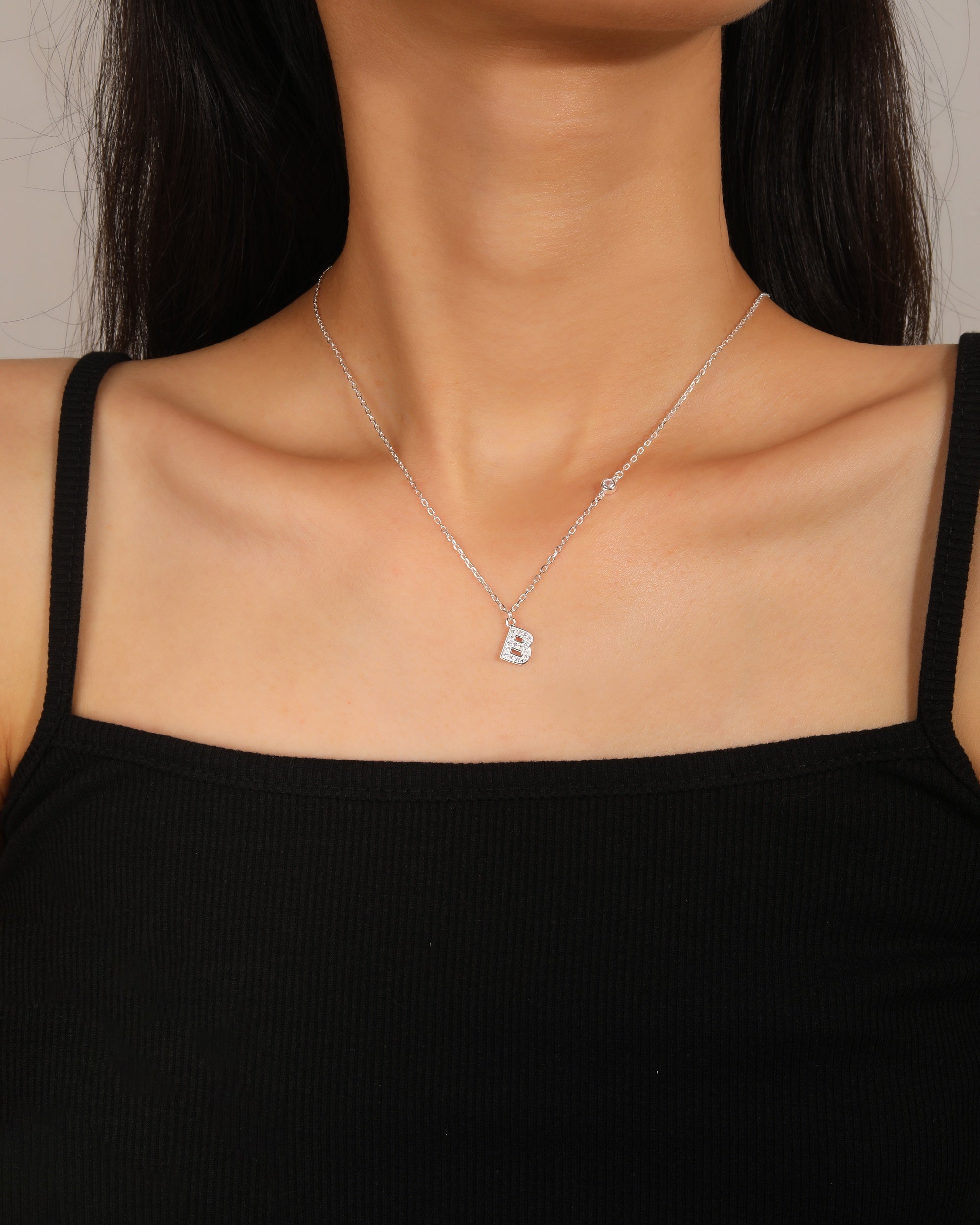 Collar con letra bisel liso con circonias blanca 45+5cm en plateado