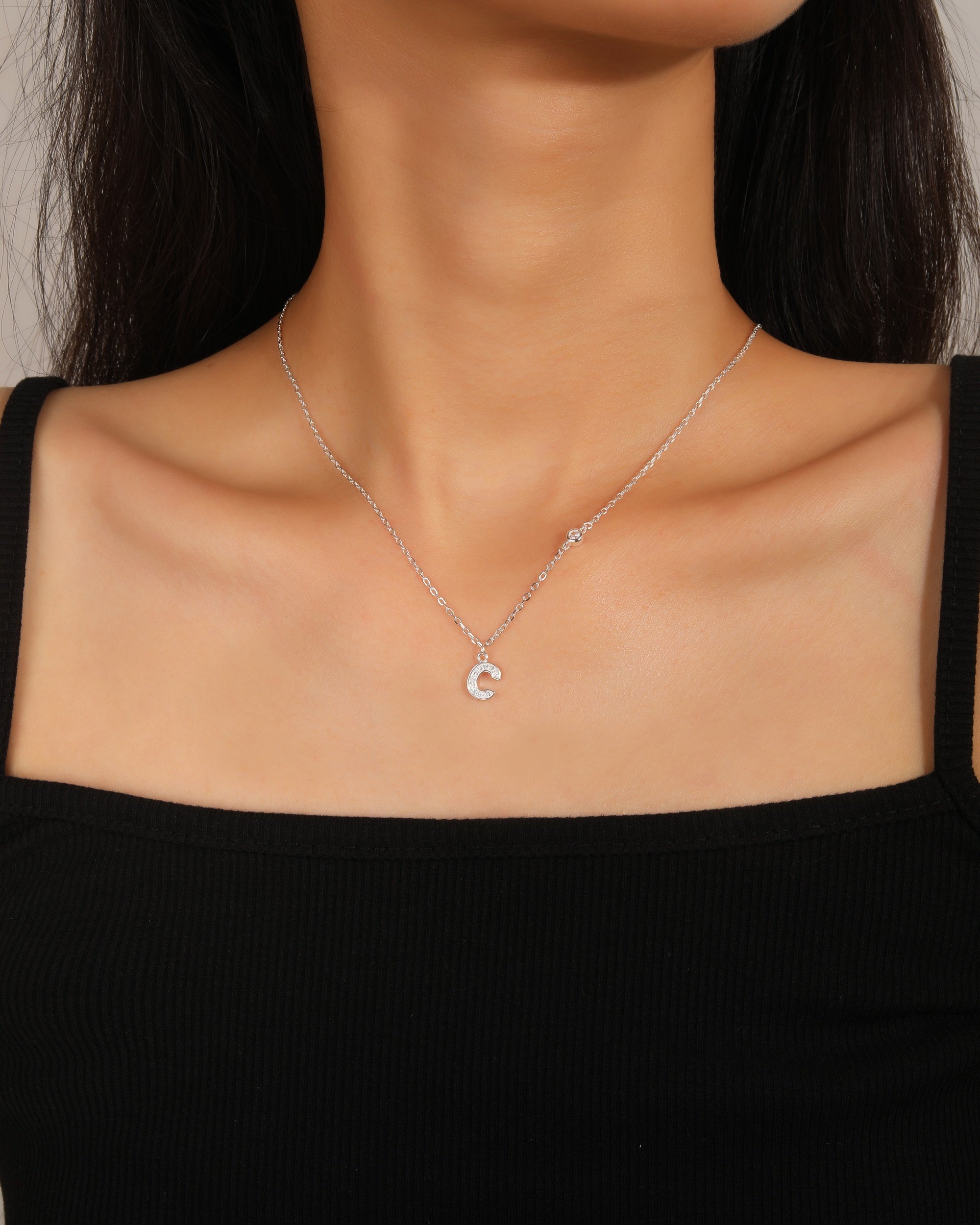 Collar con letra bisel liso con circonias blanca 45+5cm en plateado