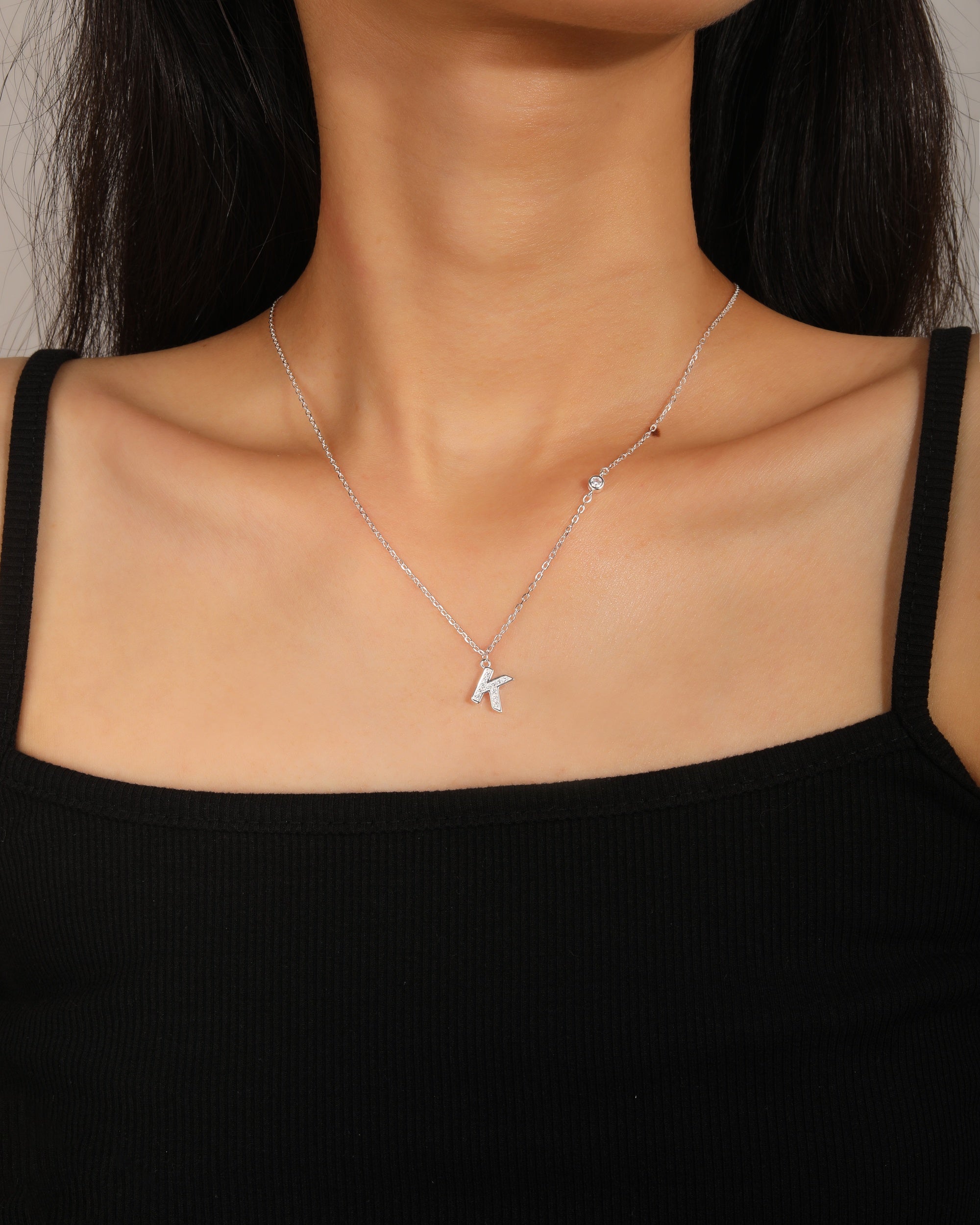 Collar con letra bisel liso con circonias blanca 45+5cm en plateado