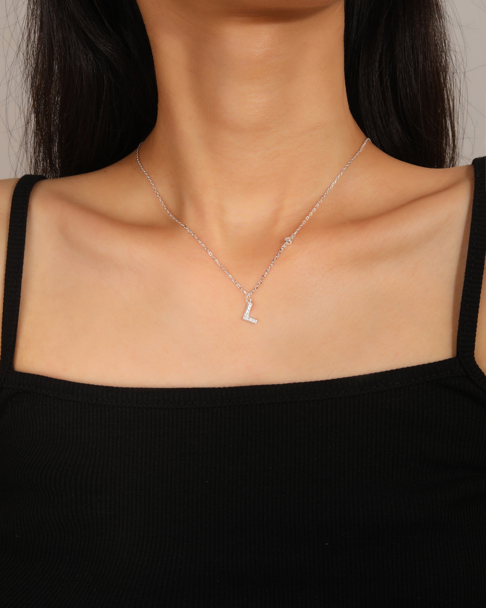 Collar con letra bisel liso con circonias blanca 45+5cm en plateado