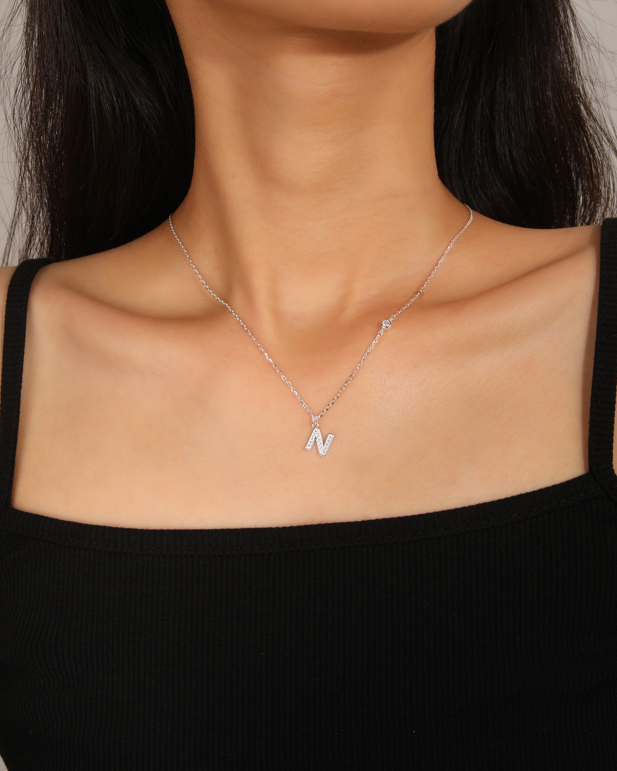 Collar con letra bisel liso con circonias blanca 45+5cm en plateado