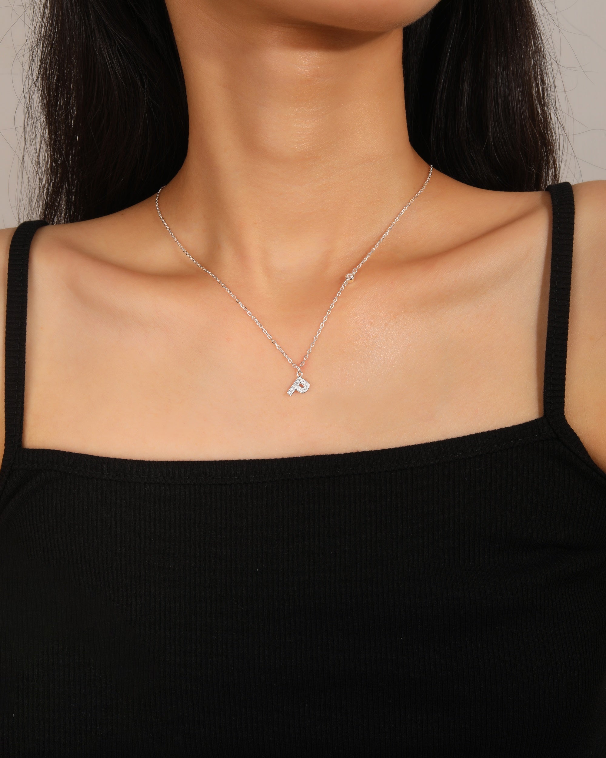 Collar con letra bisel liso con circonias blanca 45+5cm en plateado