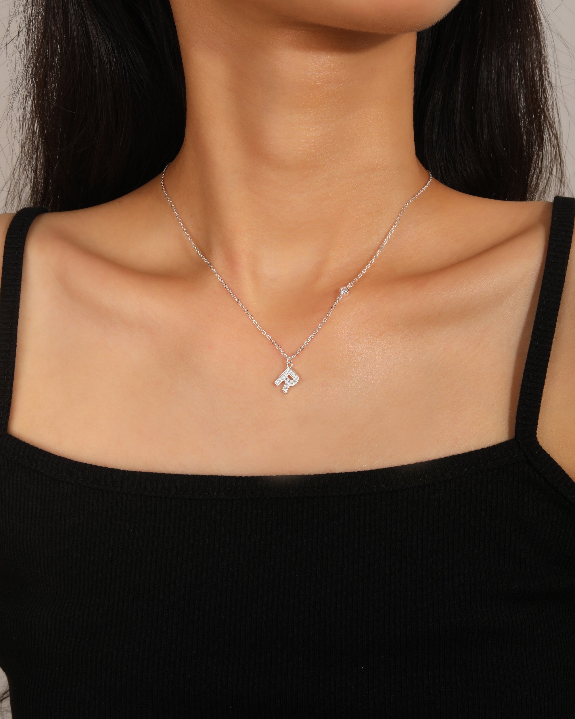 Collar con letra bisel liso con circonias blanca 45+5cm en plateado