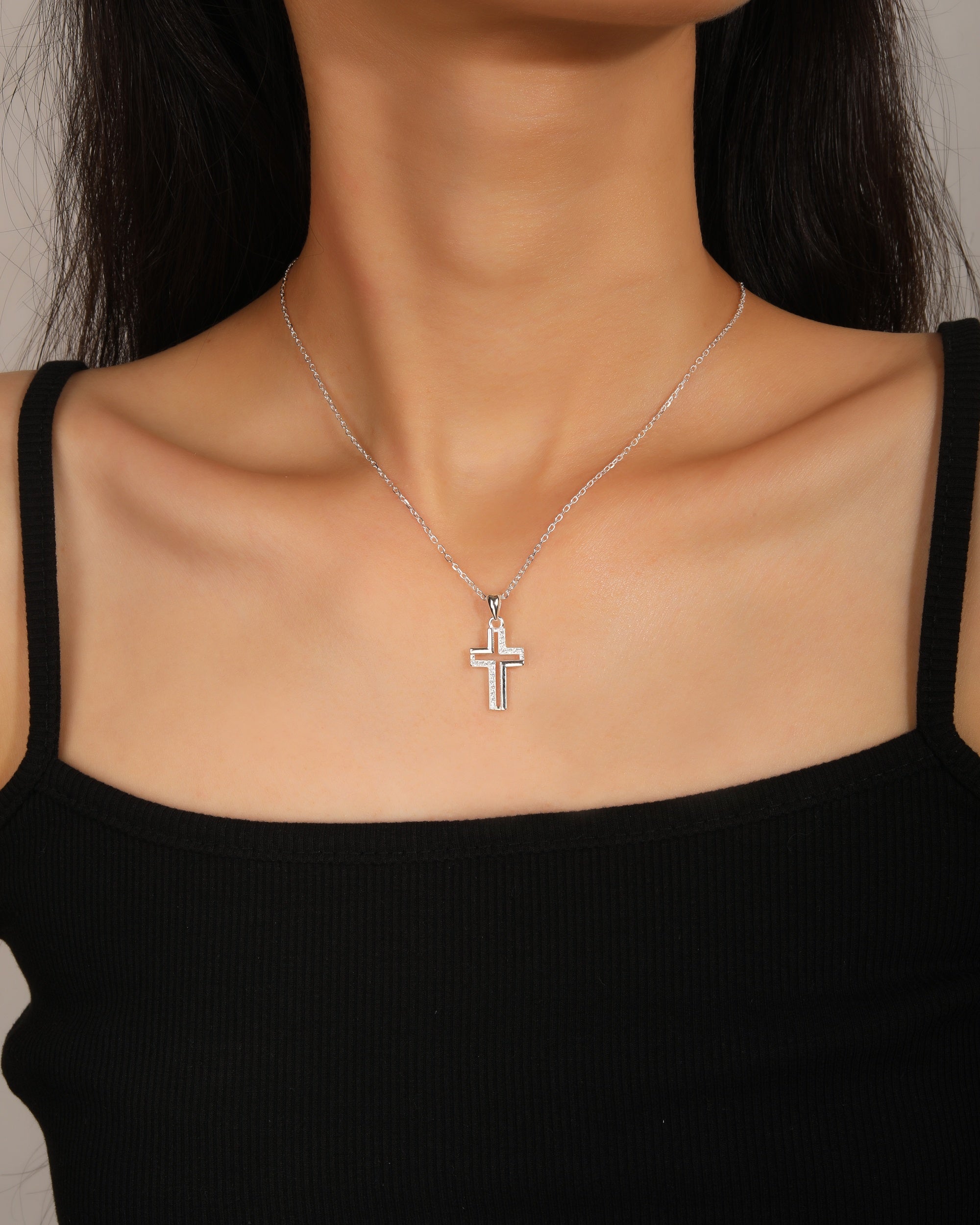 Collar sencillo de Cruz con circonias blanca 45+5cm en plateado