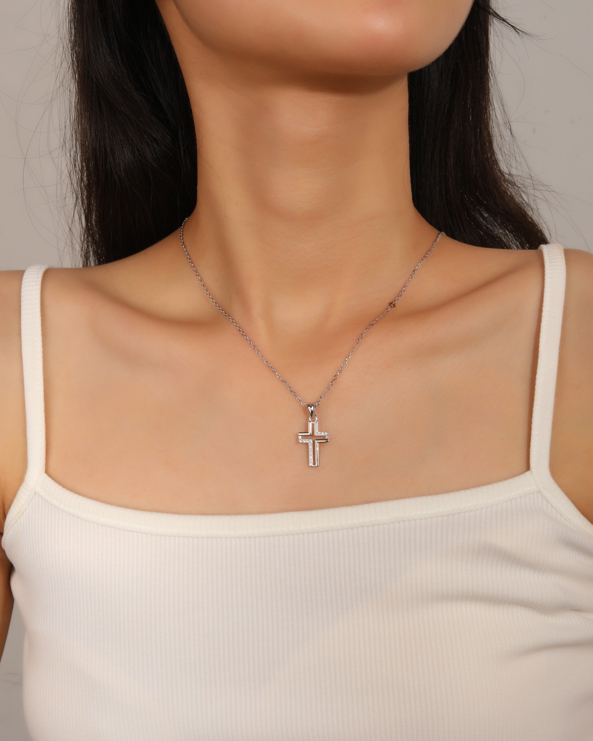 Collar sencillo de Cruz con circonias blanca 45+5cm en rodizado
