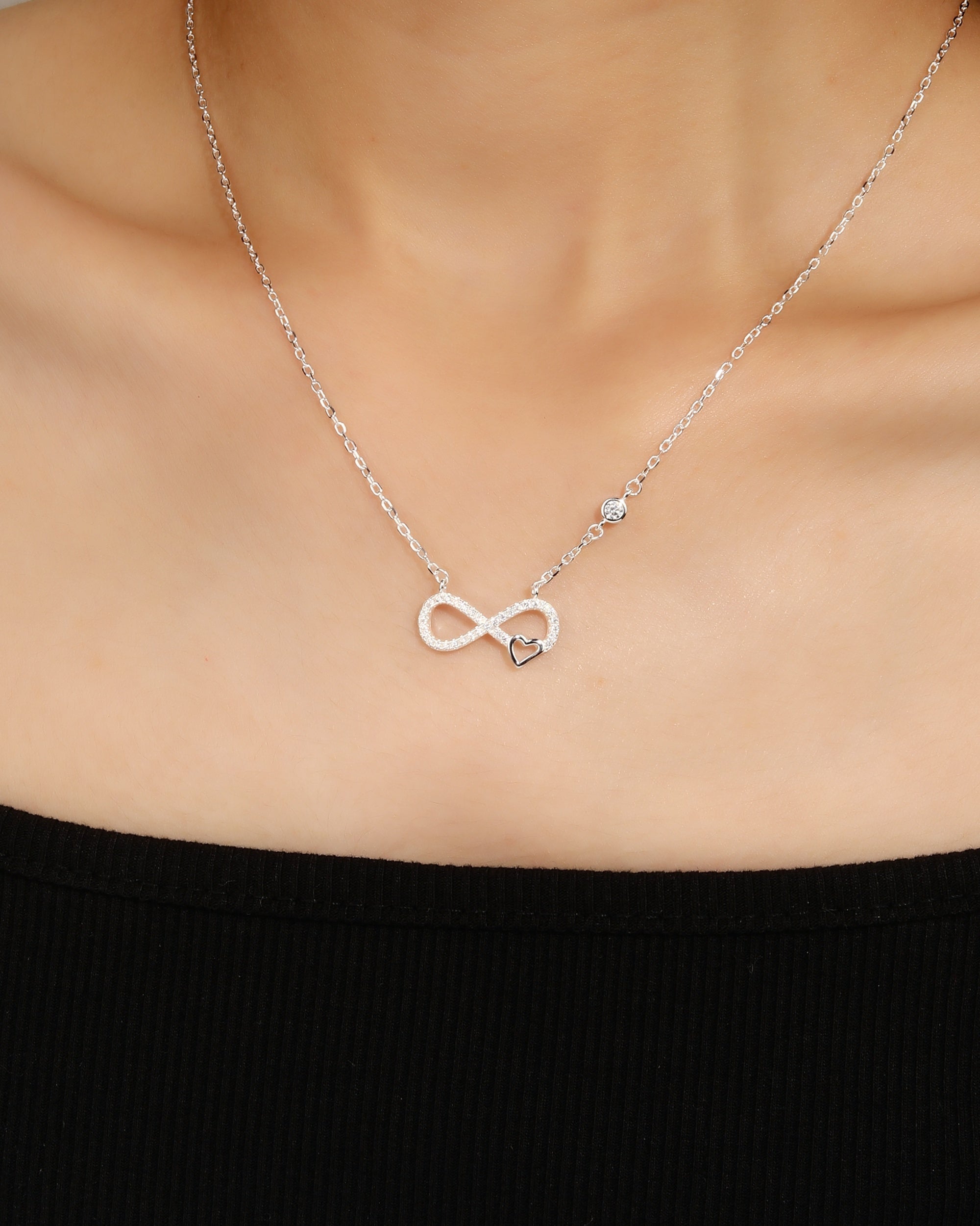 Collar de infinito/corazon con circonia blanca 45+5cm en plateado