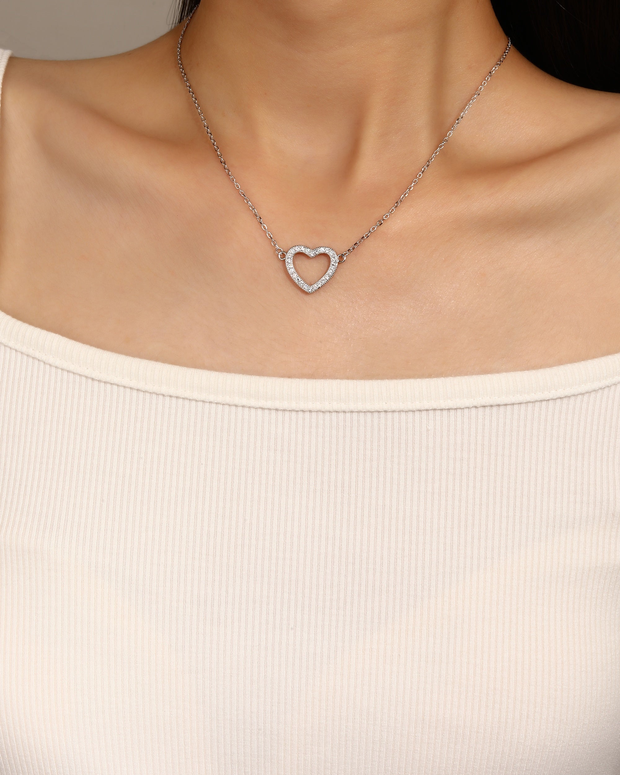 Collar sencillo de corazon con circonia blanca 45+5cm en rodizado