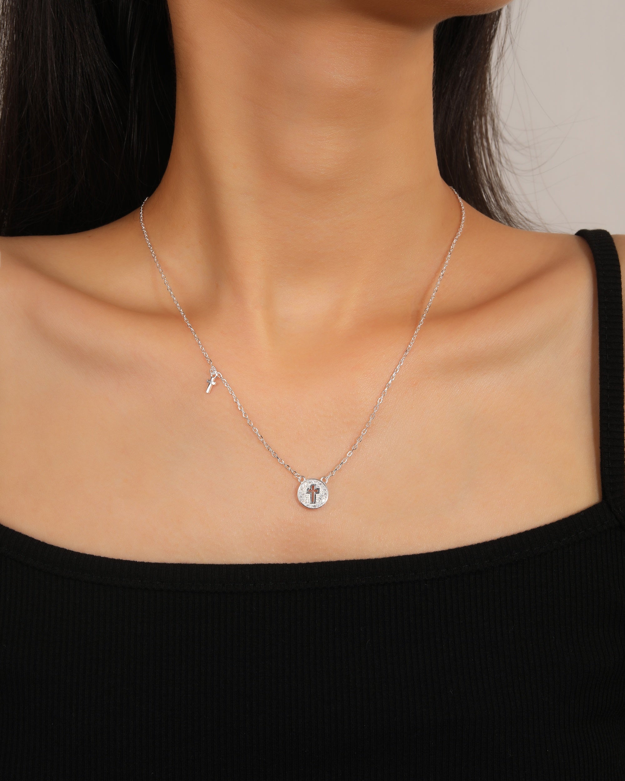 Collar sencillo de Cruz con circonias blanca 45+5cm en plateado