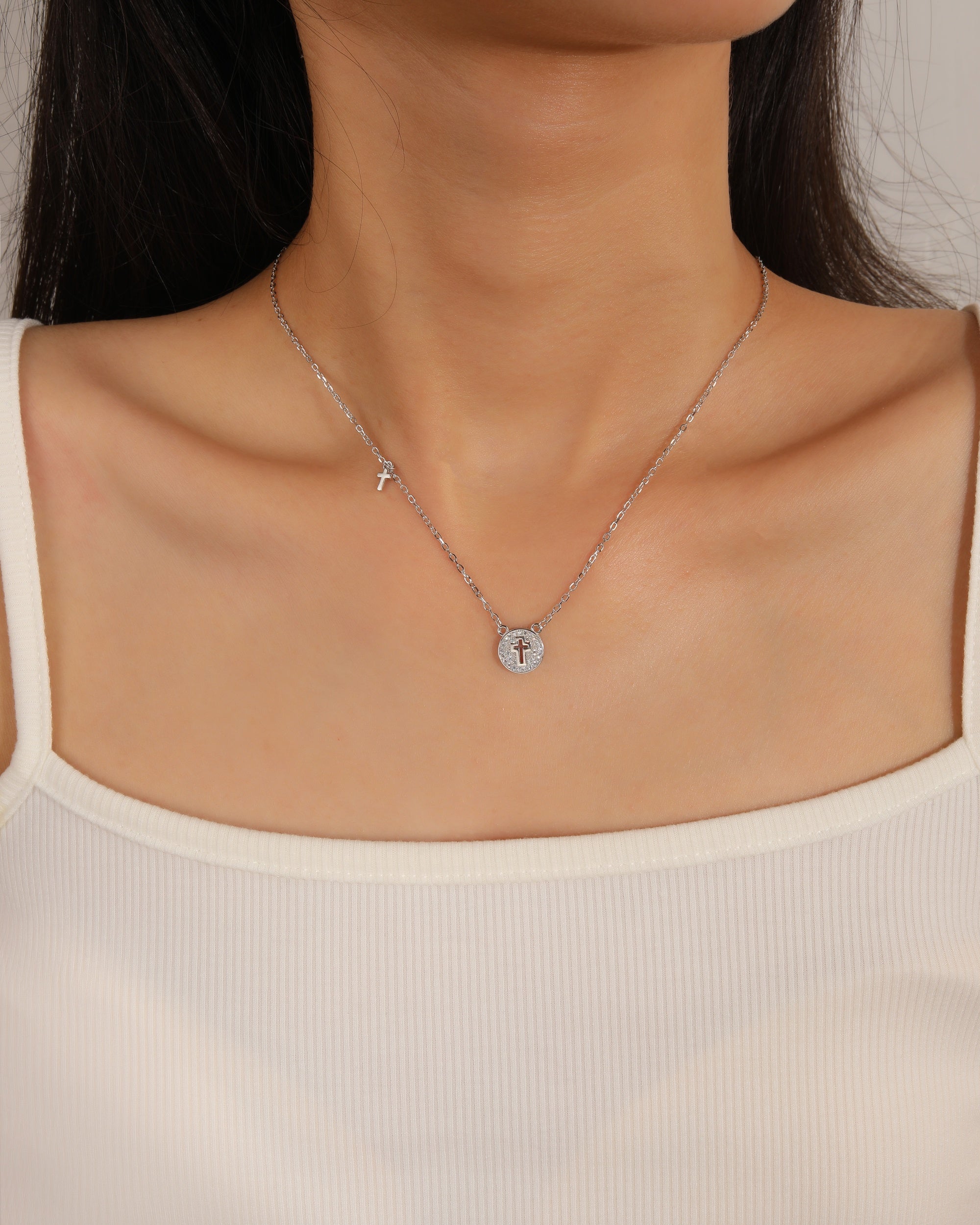 Collar sencillo de Cruz con circonias blanca 45+5cm en rodizado