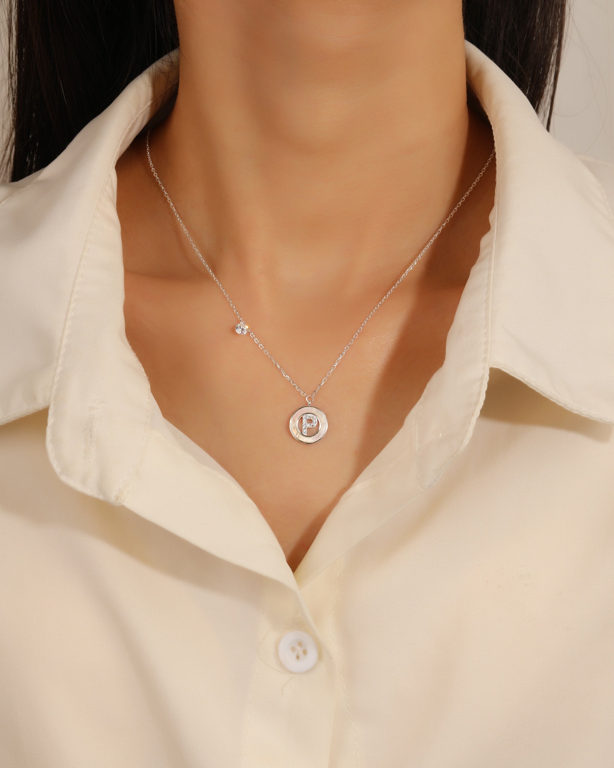 Collar de letra madre perla con circonia blanca 45+5cm en plateado