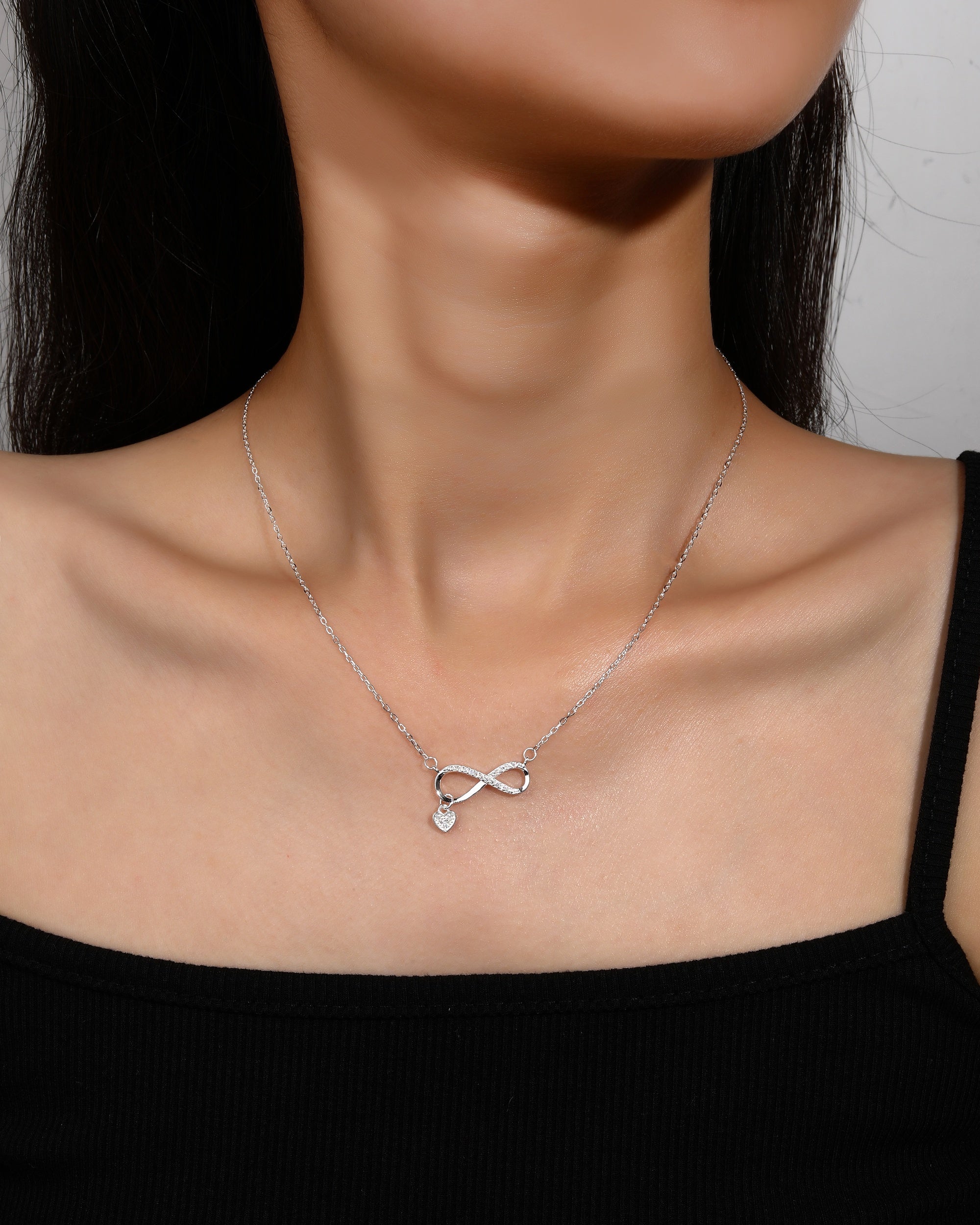 Collar sencillo de corazon e infinito con circonia blanca 42+3cm en plateado