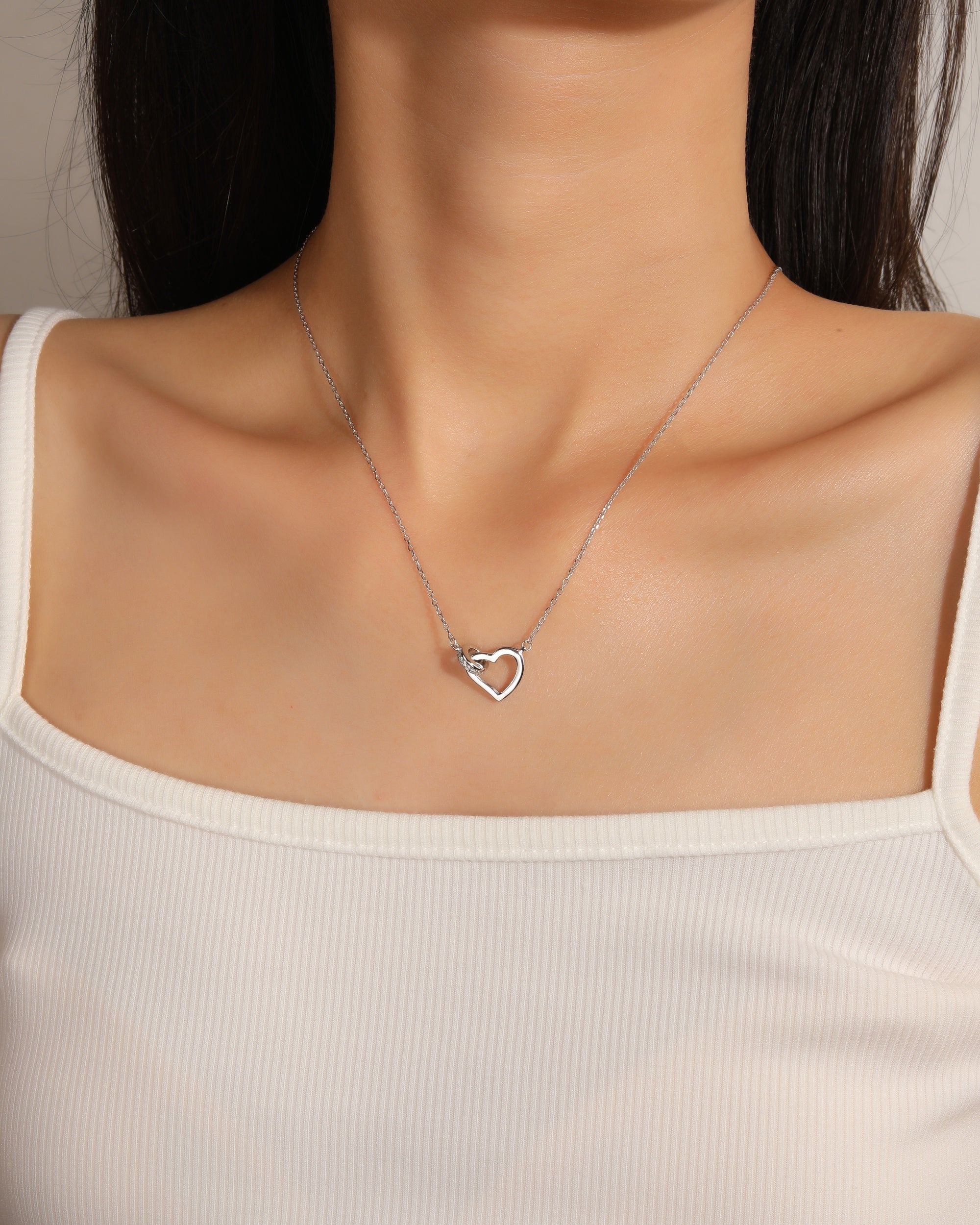 Collar sencillo de corazon con circonia blanca 45+5cm en rodizado