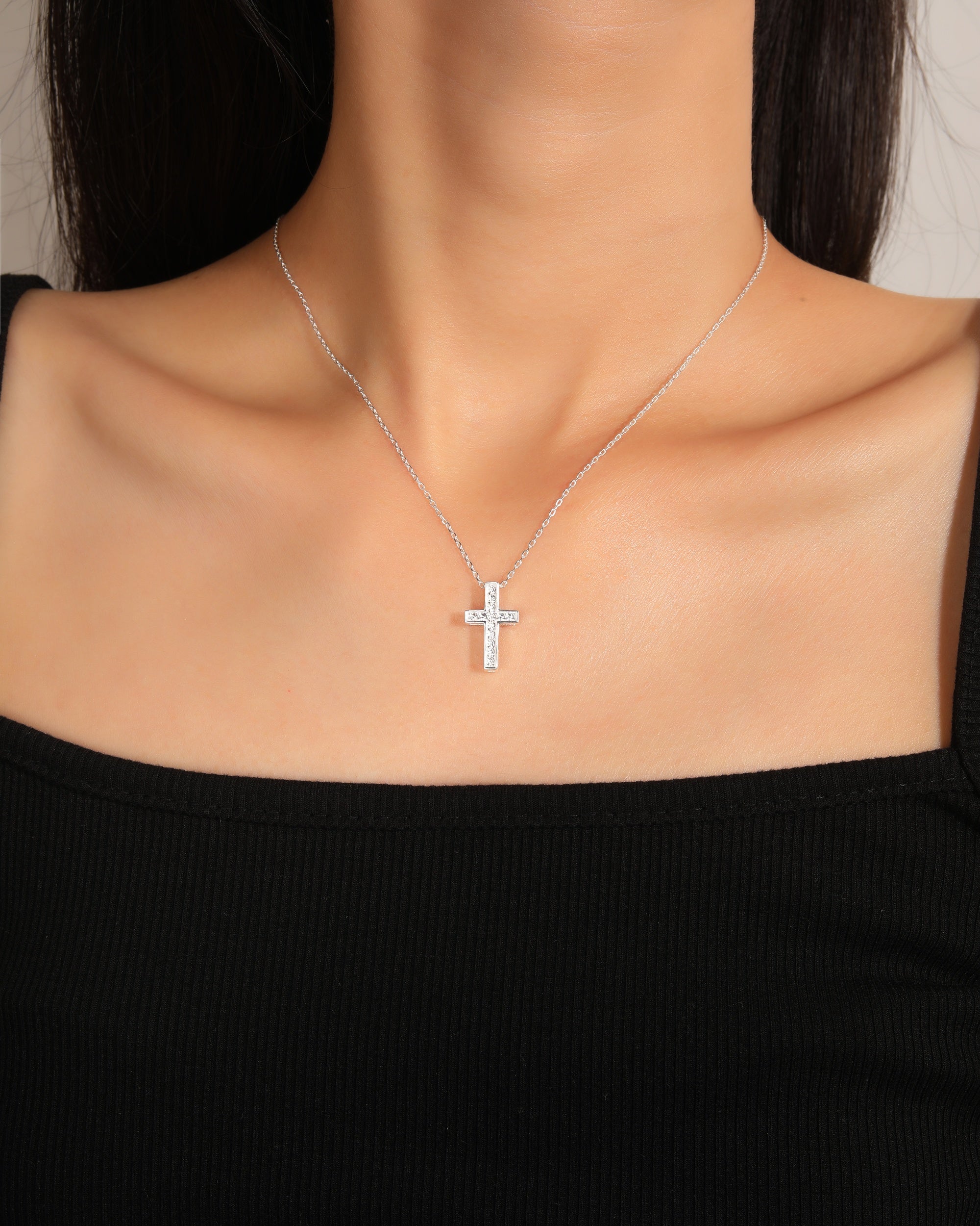Collar sencillo de Cruz con circonia blanca 45+5cm en plateado