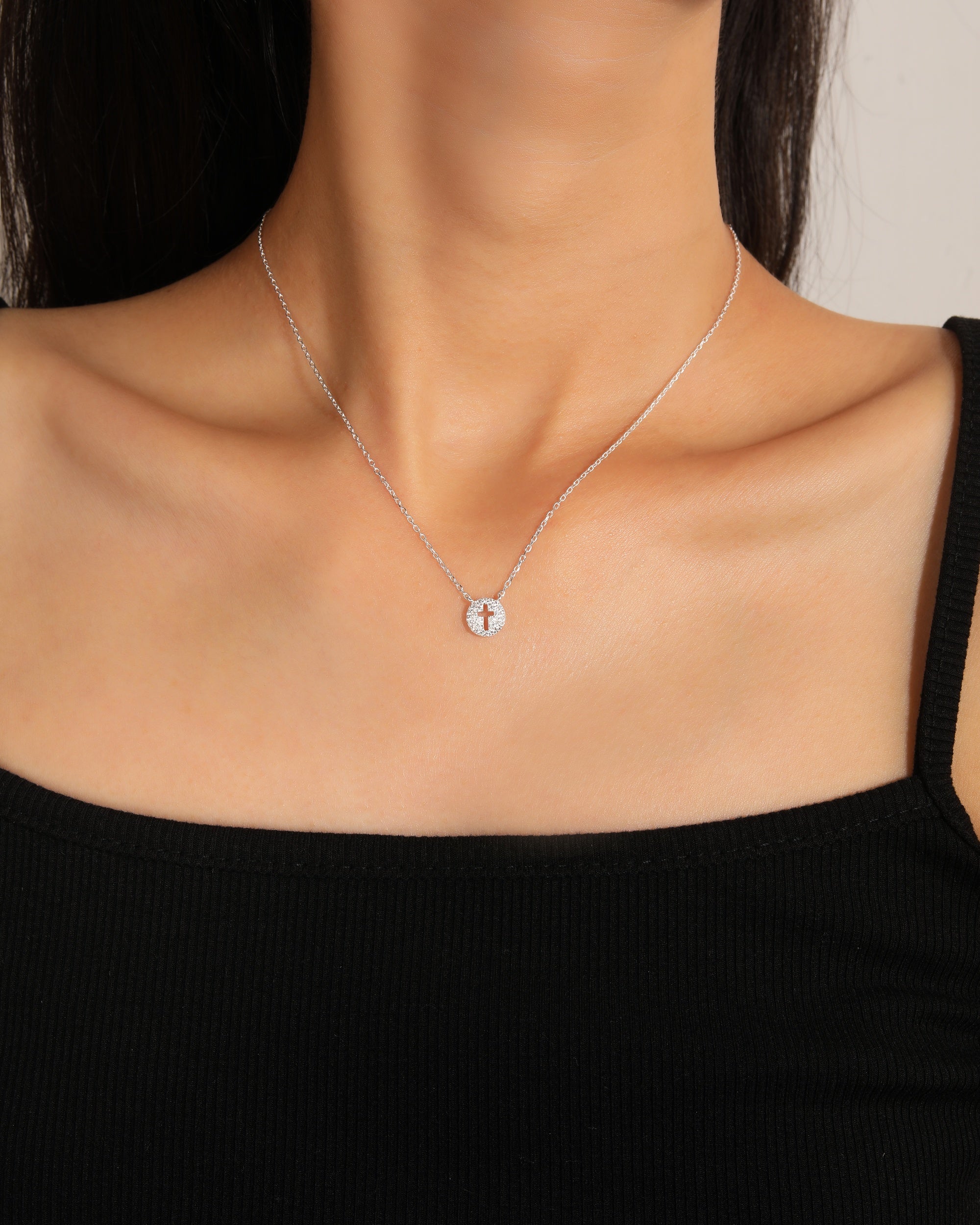Collar sencillo de Cruz con circonia blanca 45+5cm en plateado