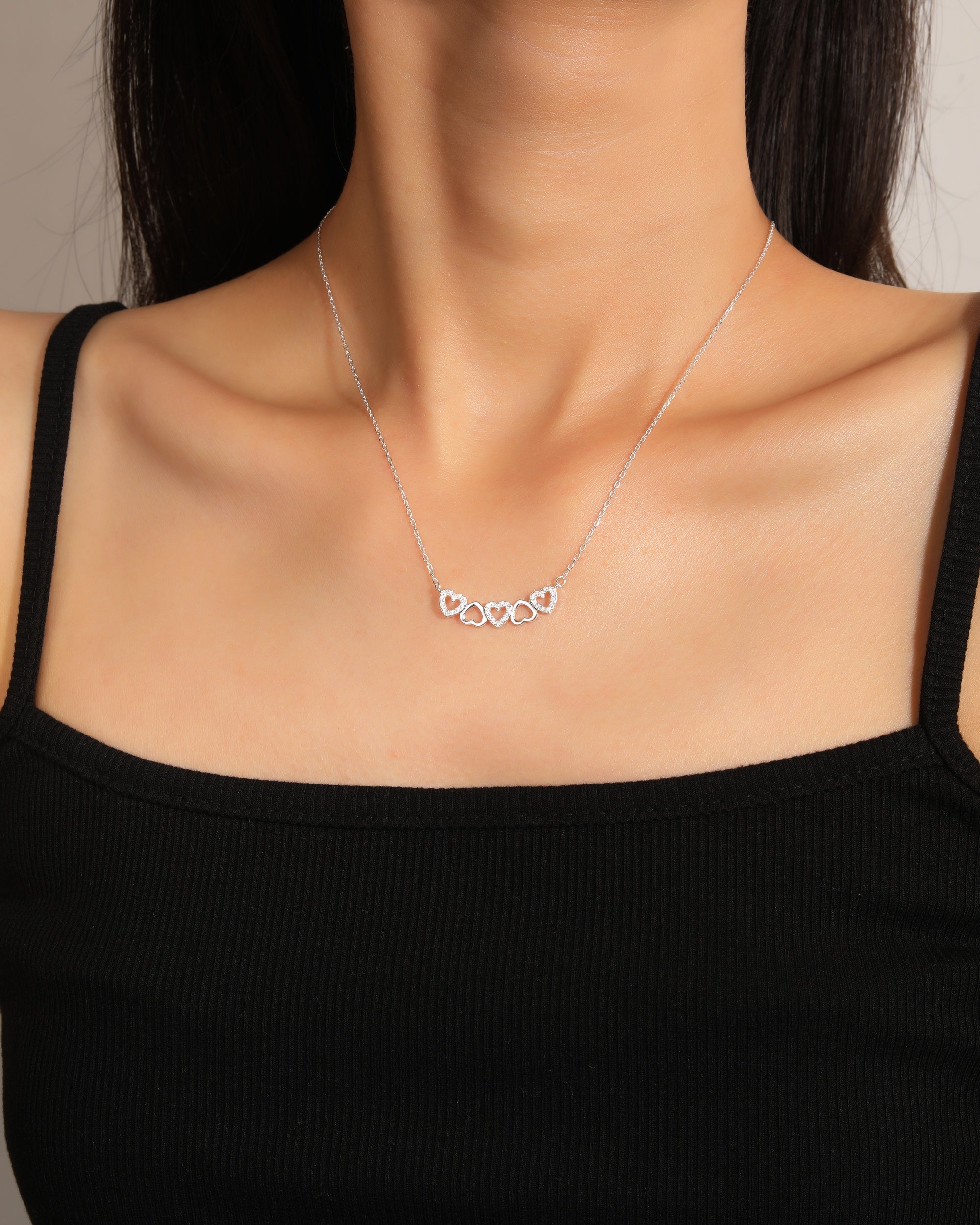 Collar sencillo de corazones con circonia blanca 45+5cm en plateado