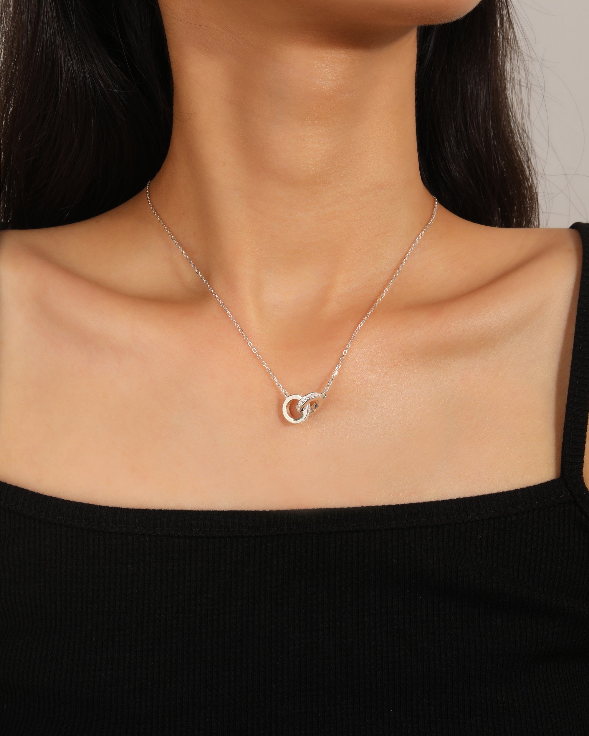 Collar sencillo de aros con circonias blanca 45+5cm en plateado