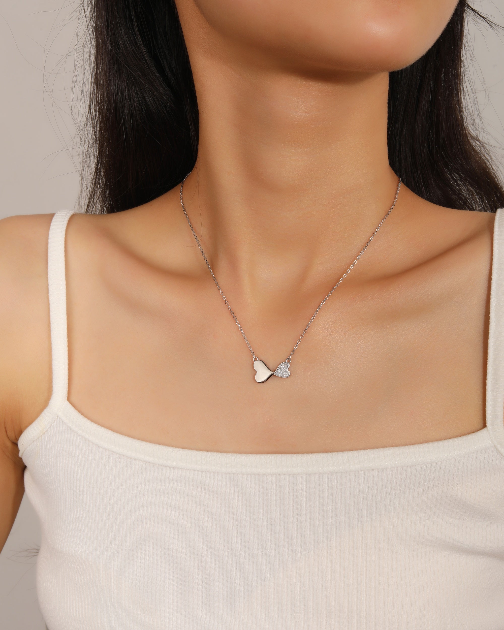 Collar sencillo de corazones con circonia blanca 45+5cm en rodizado