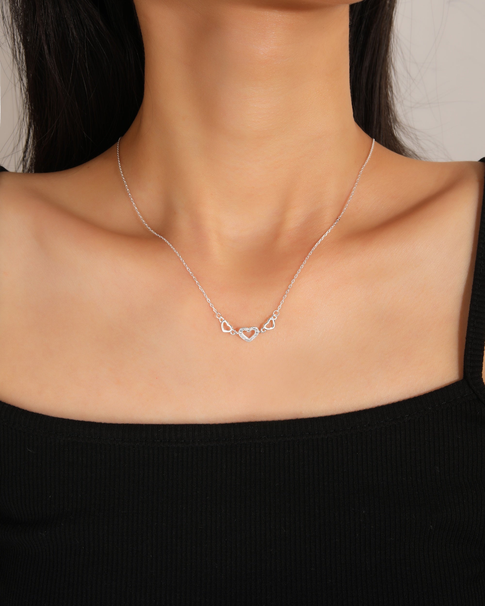 Collar sencillo de corazones con circonias blanca 45+5cm en plateado