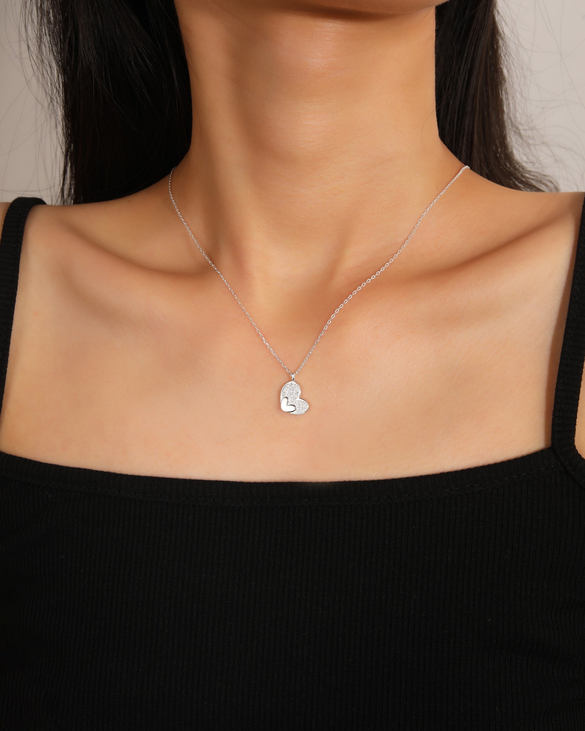 Collar sencillo de corazones liso y con circonias blanca 45+5cm en plateado