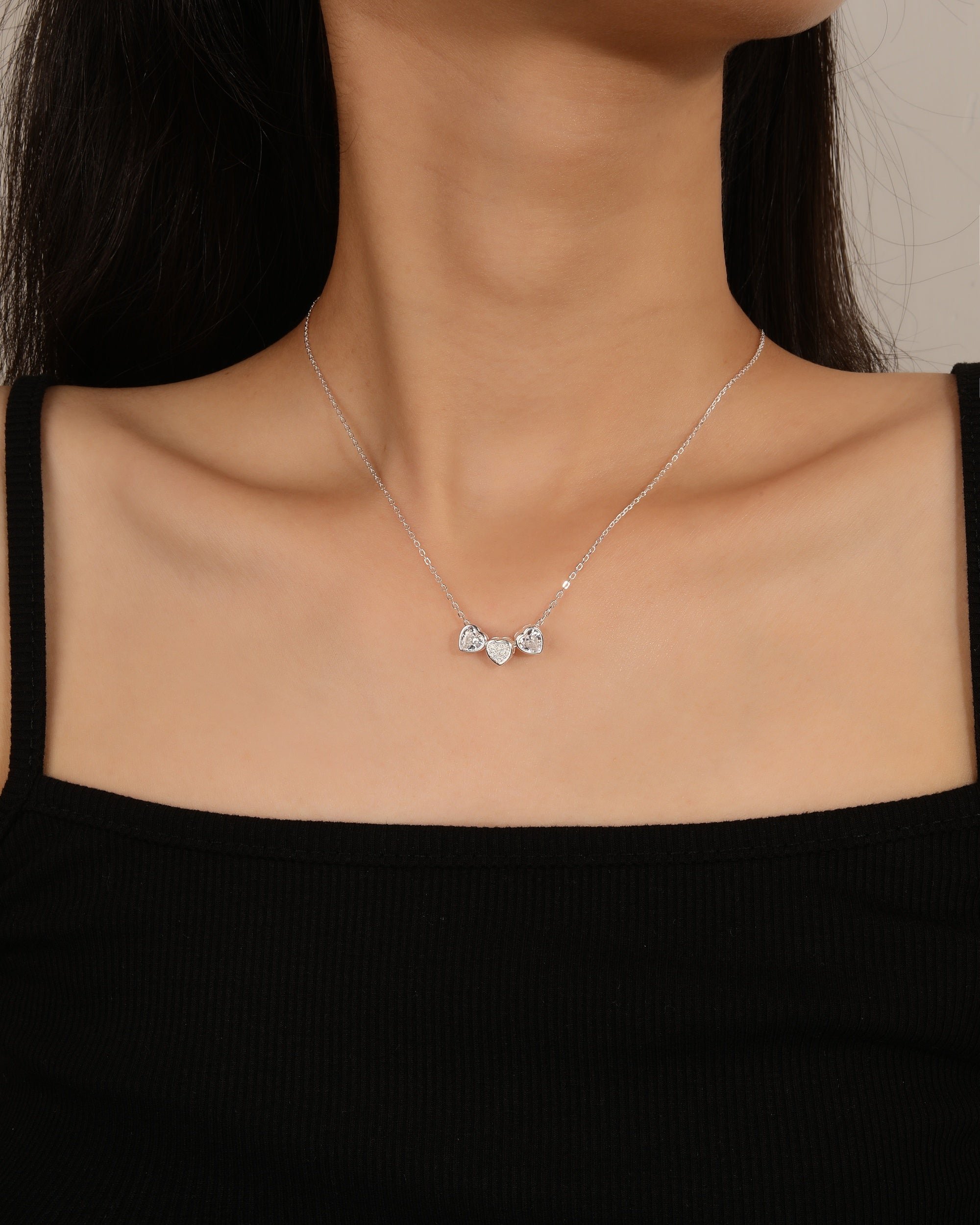 Collar de corazones bisel liso con circonias blanca 45+5cm en plateado