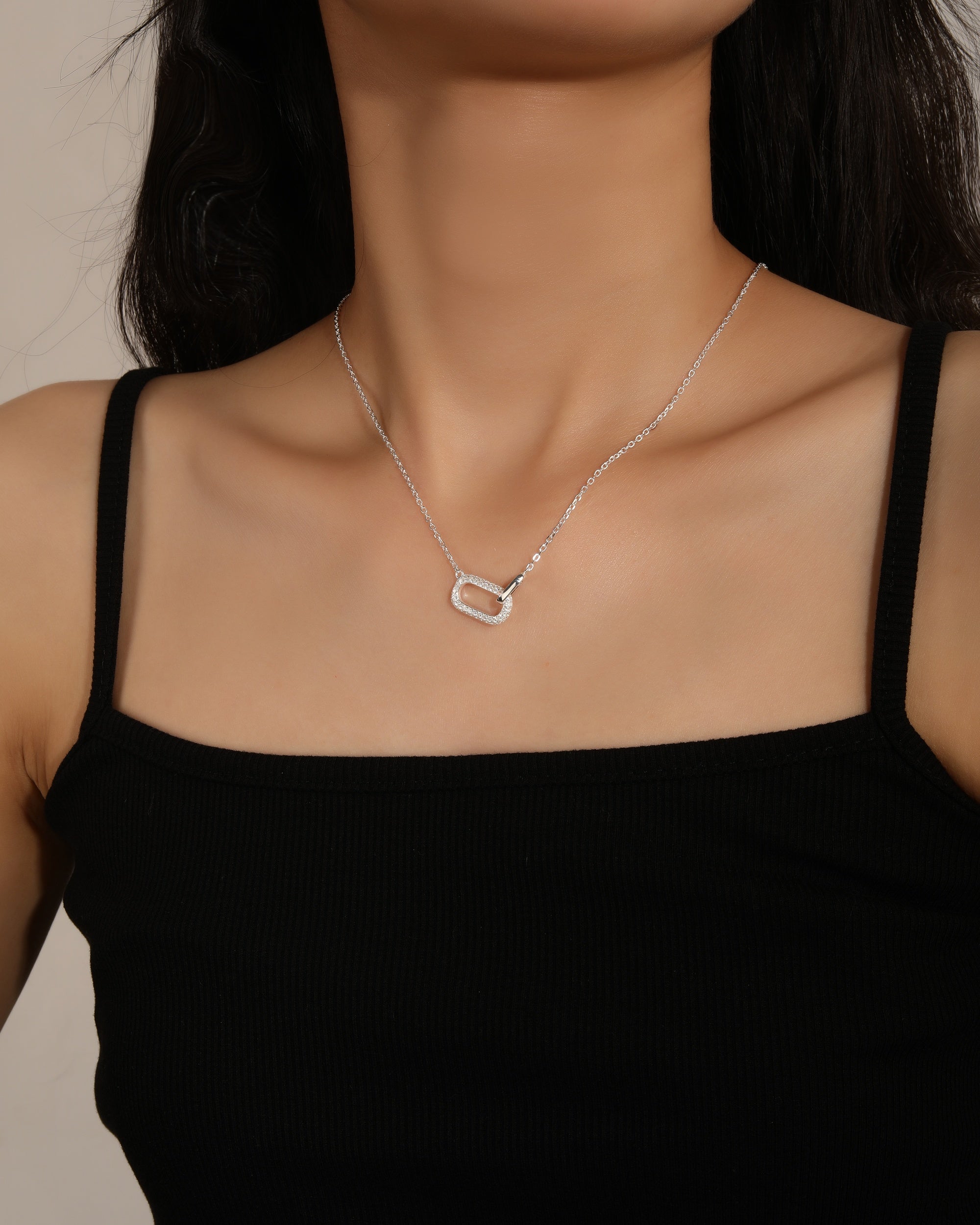 Collar sencillo de rectangulo con circonias blanca 45+5cm en plateado