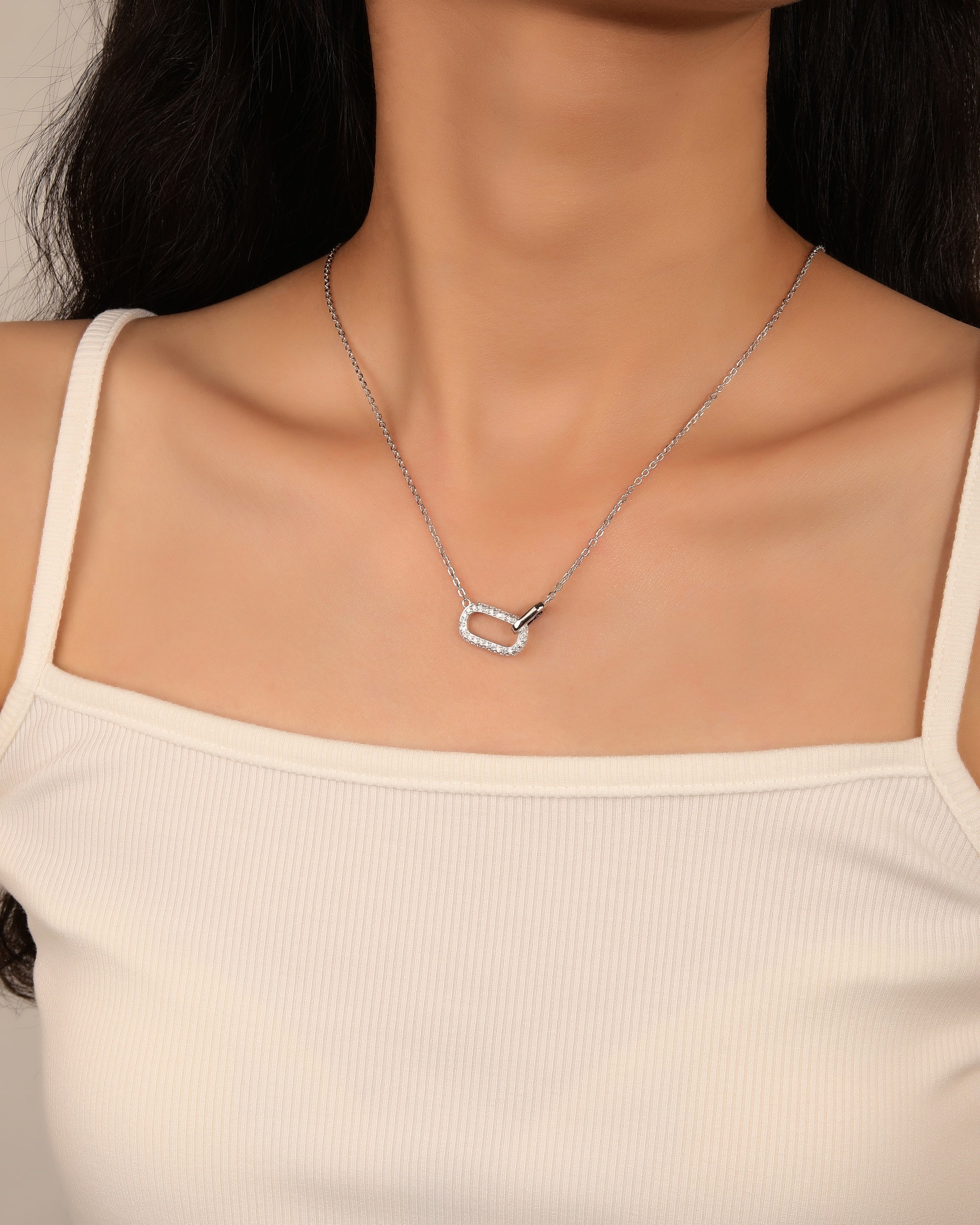 Collar sencillo de rectangulo con circonias blanca 45+5cm en rodizado