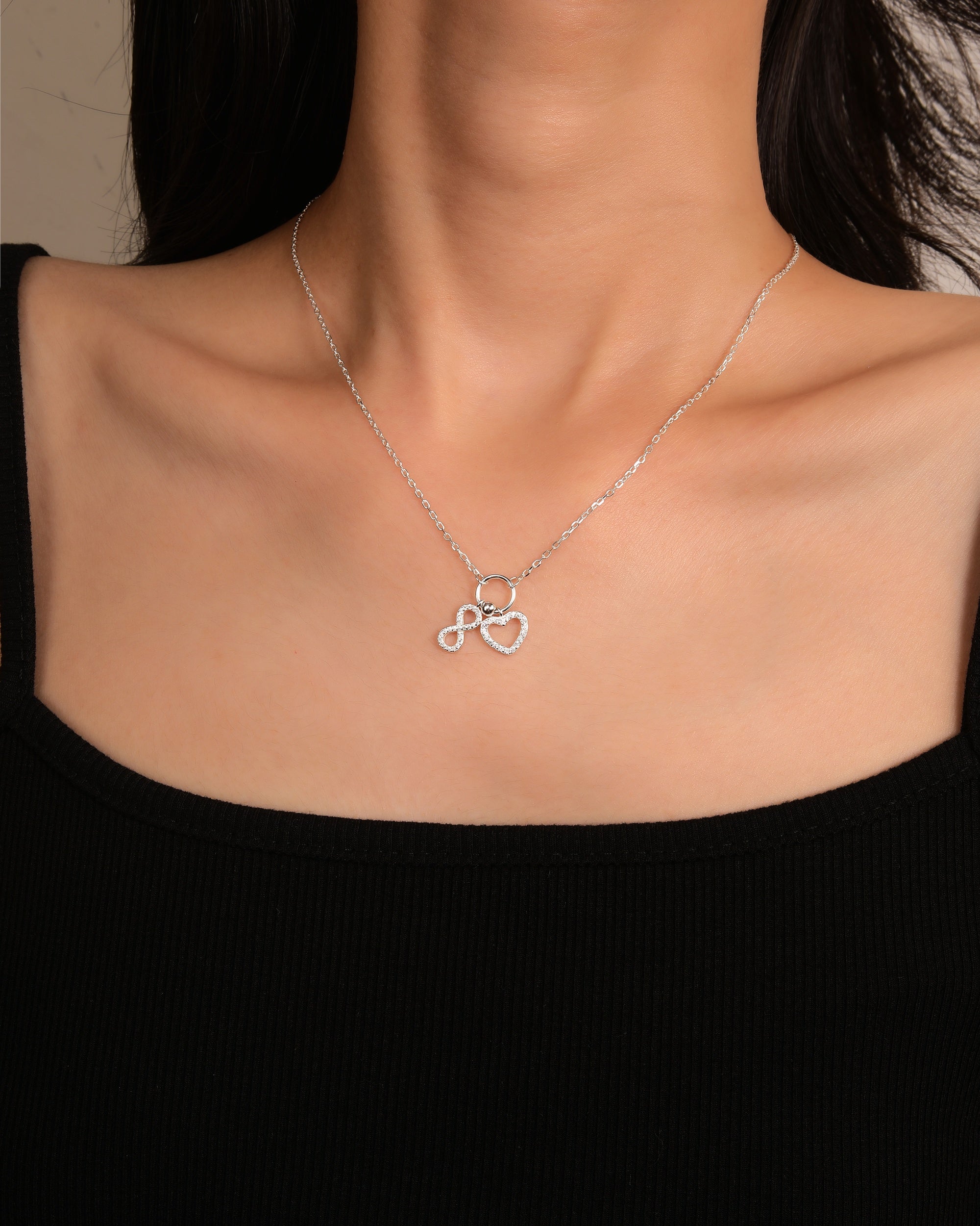 Collar de corazon/infinito con circonia blanca de 45+5cm en plateado