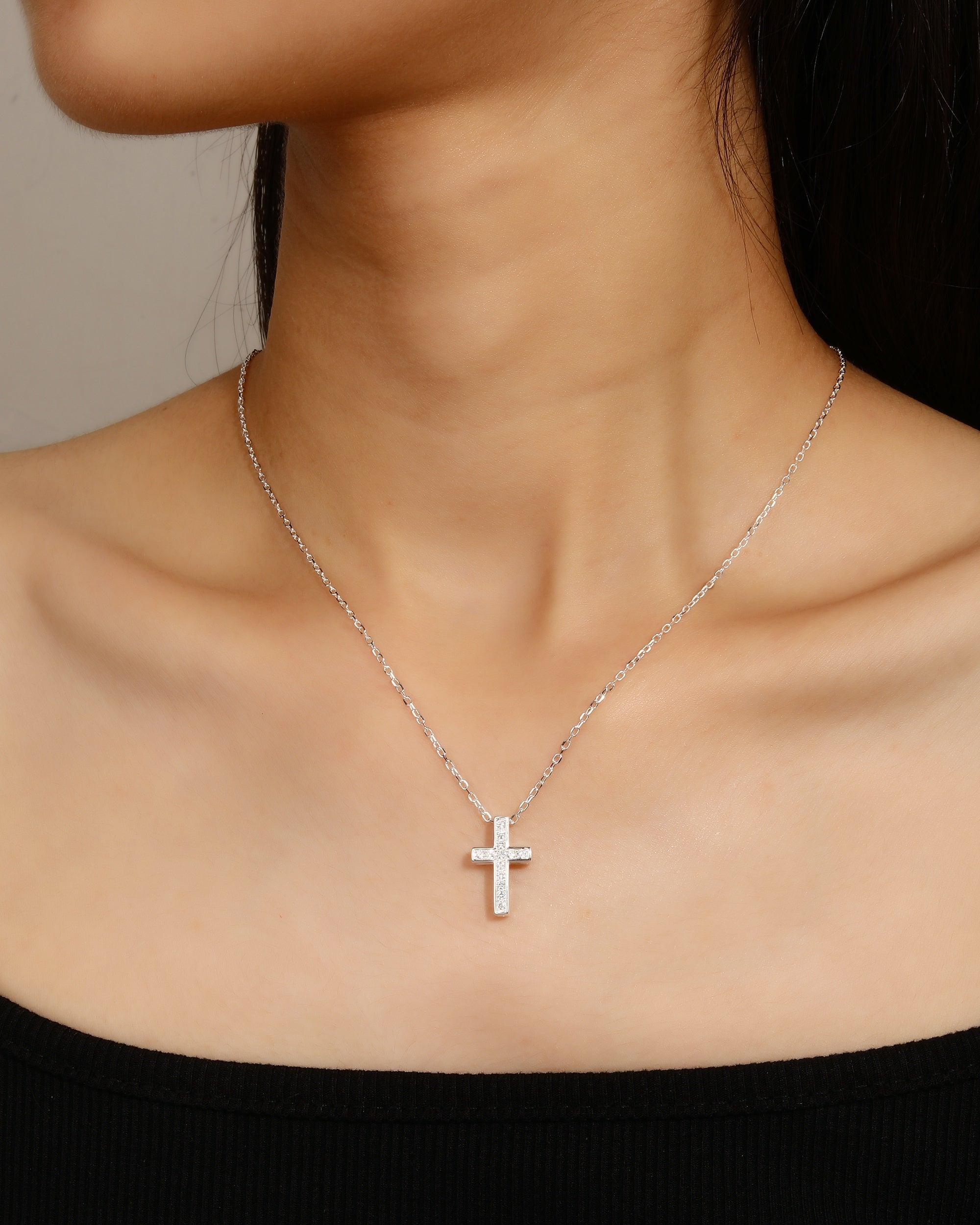 Collar de cruz con circonia blanca de 45+5cm en plateado
