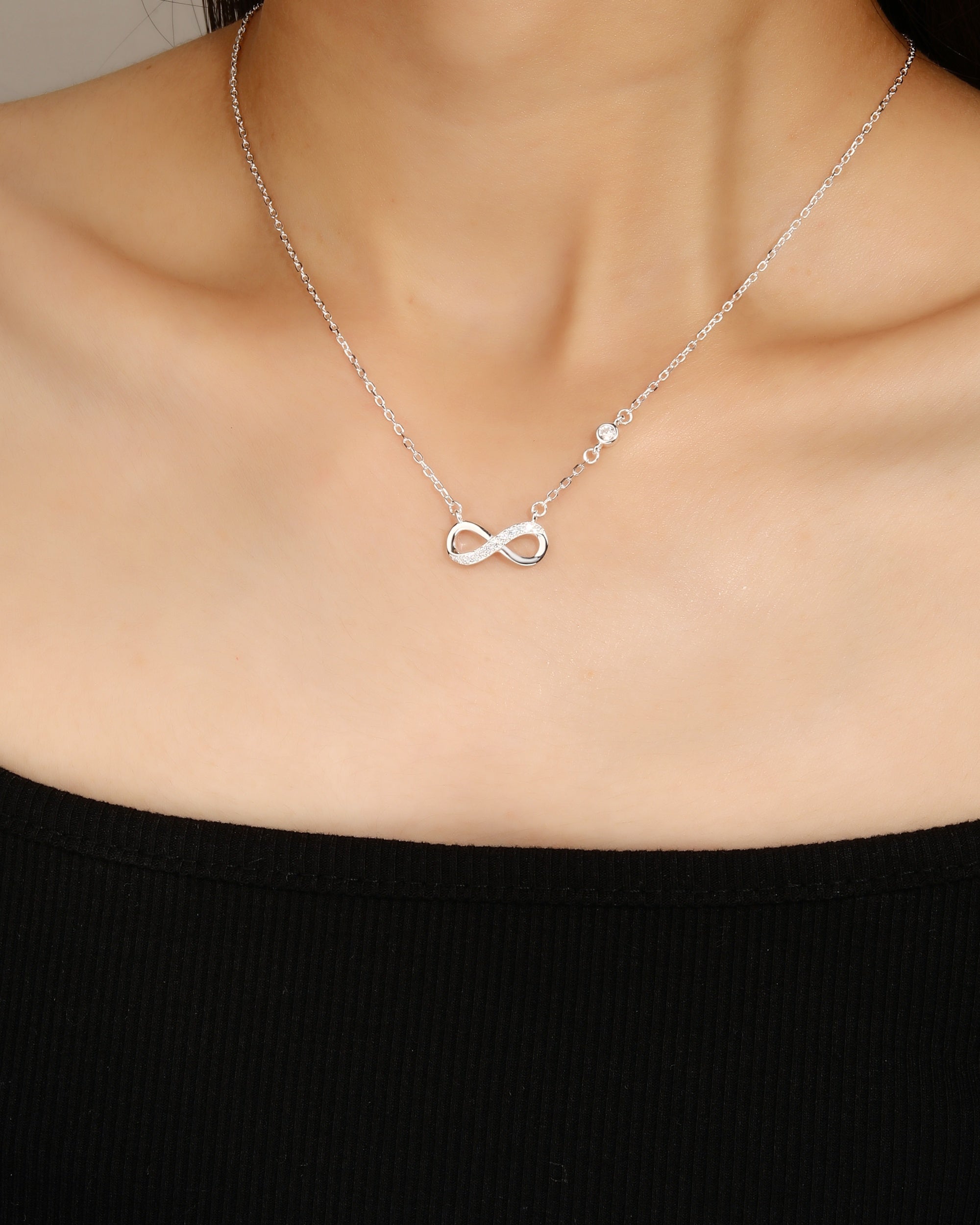 Collar sencillo de infinito con circonia blanca 45+5cm en plateado