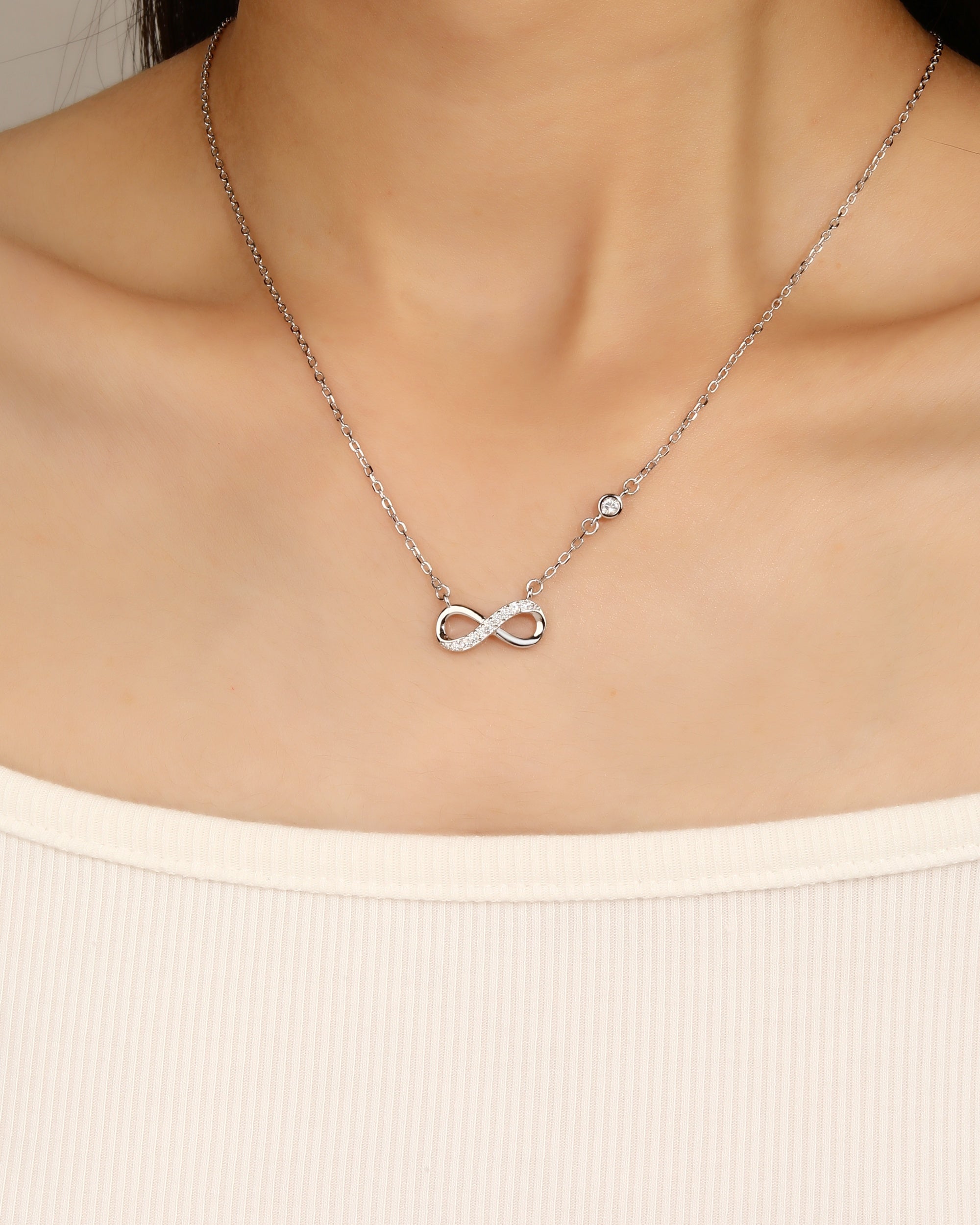 Collar sencillo de infinito con circonia blanca 45+5cm en rodizado