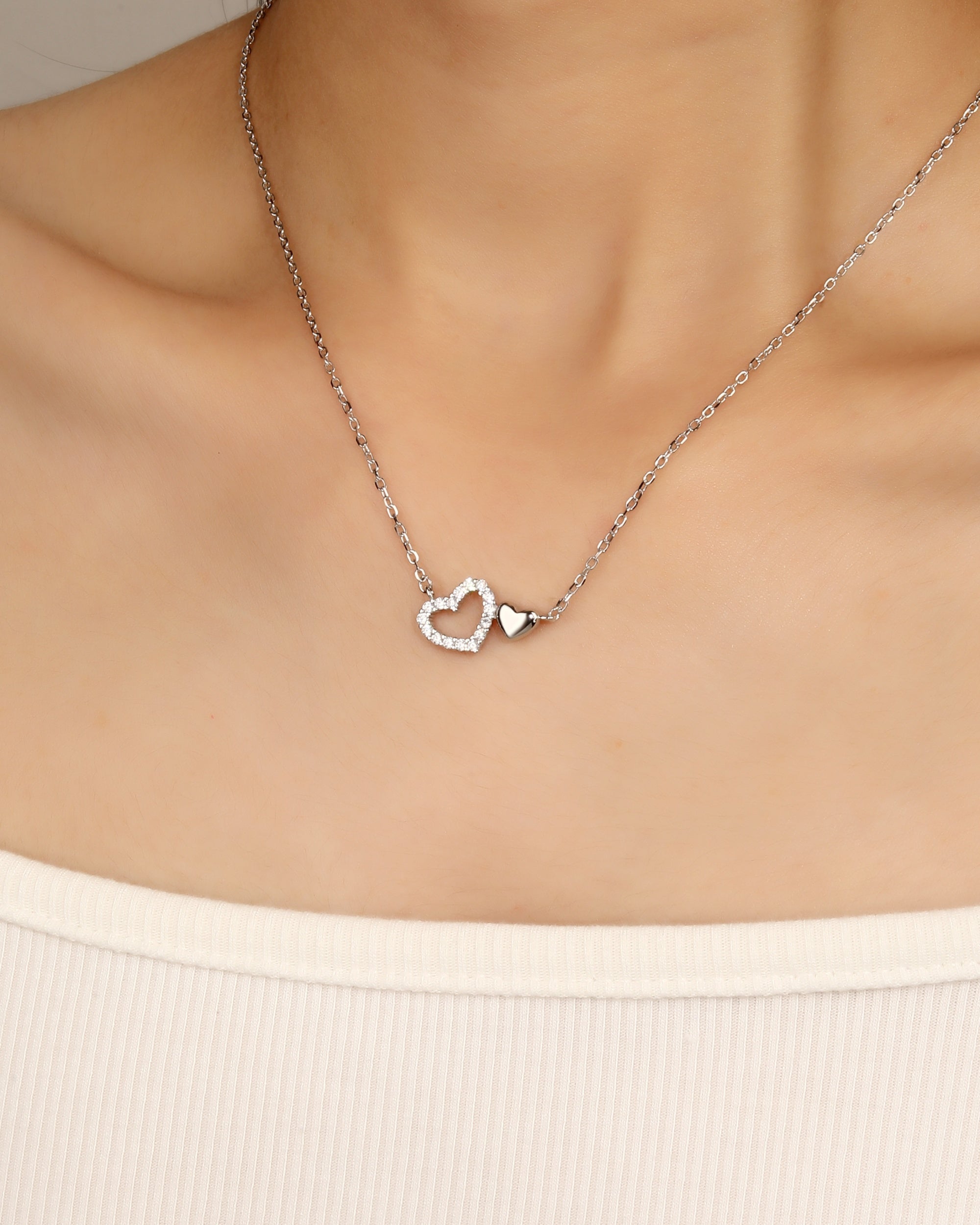 Collar sencillo de corazones con circonia blanca 45+5cm en rodizado