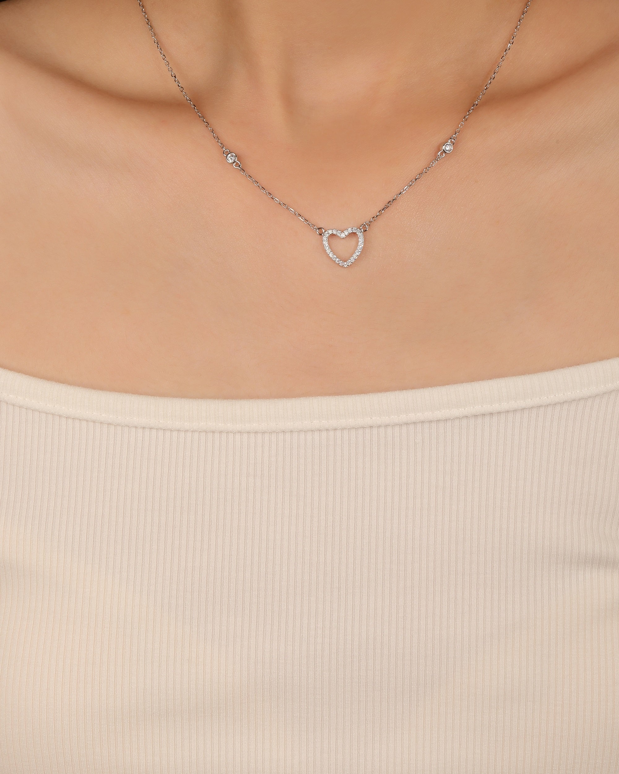 Collar sencillo de corazon con circonia blanca 45+5cm en rodizado