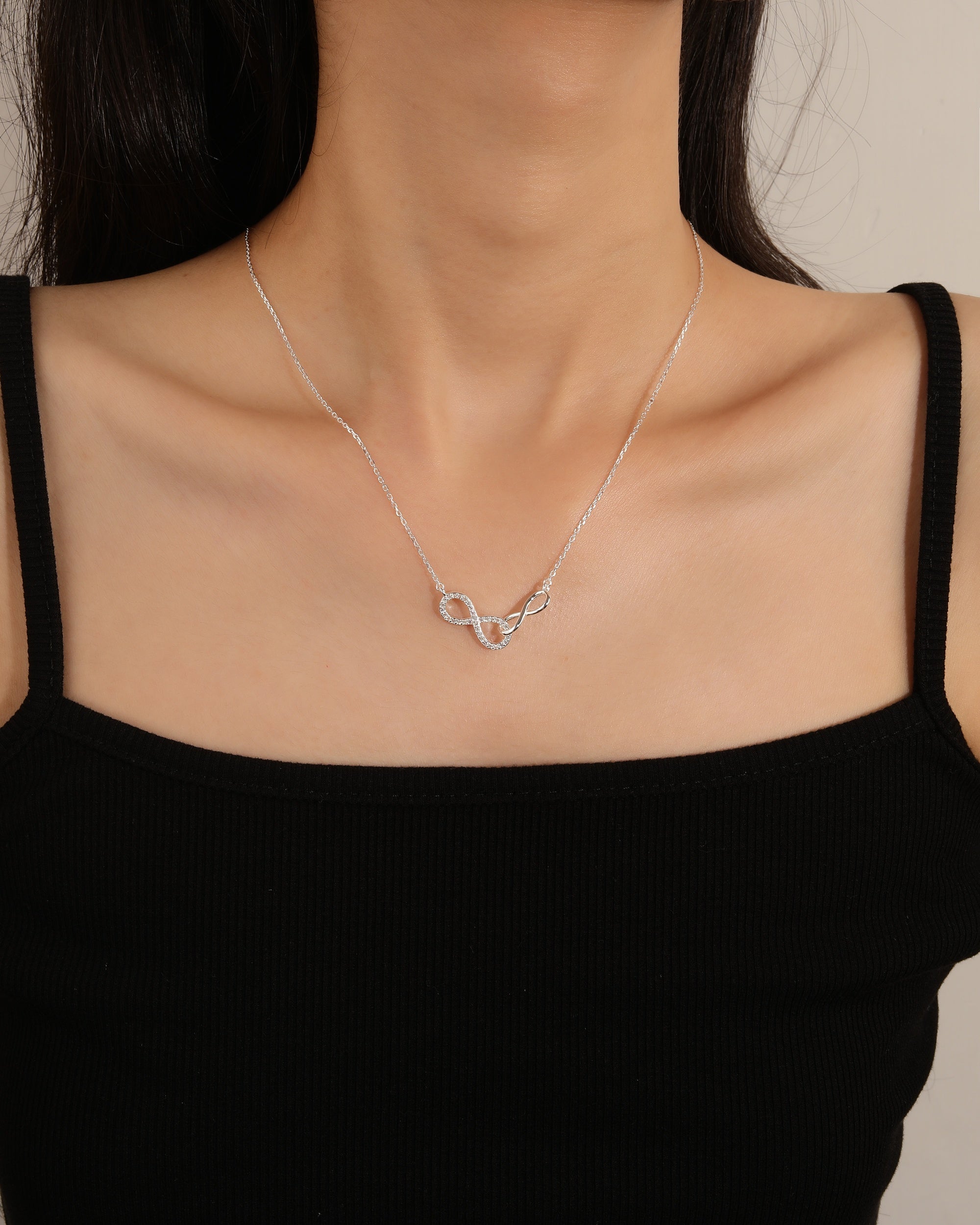 Collar de infinitos con circonia blanca de 45+5cm en plateado