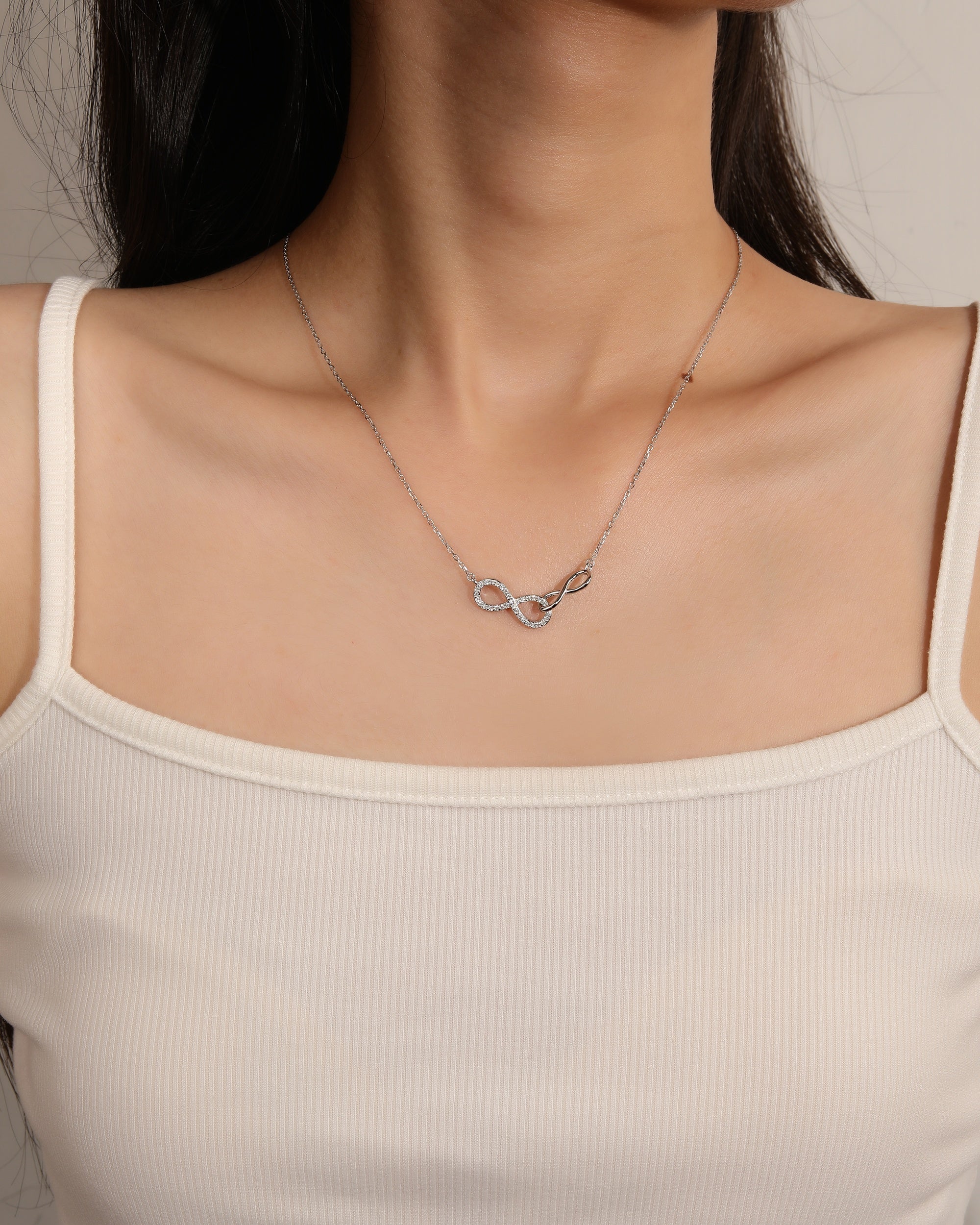 Collar de infinitos con circonia blanca de 45+5cm en rodizado