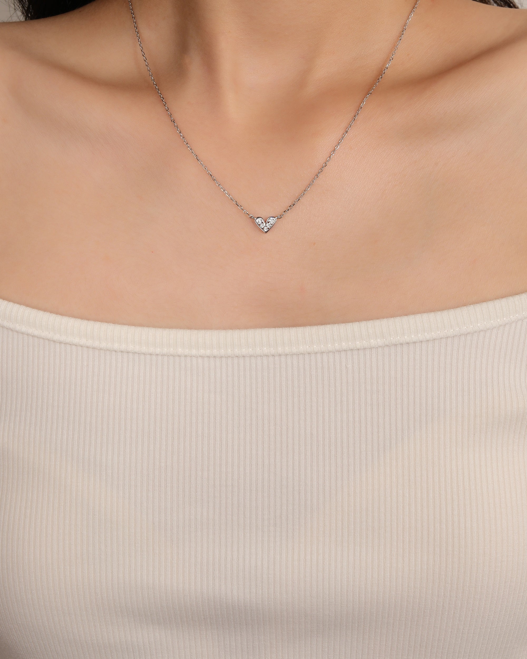 Collar sencillo de corazon con circonia blanca 45+5cm en rodizado