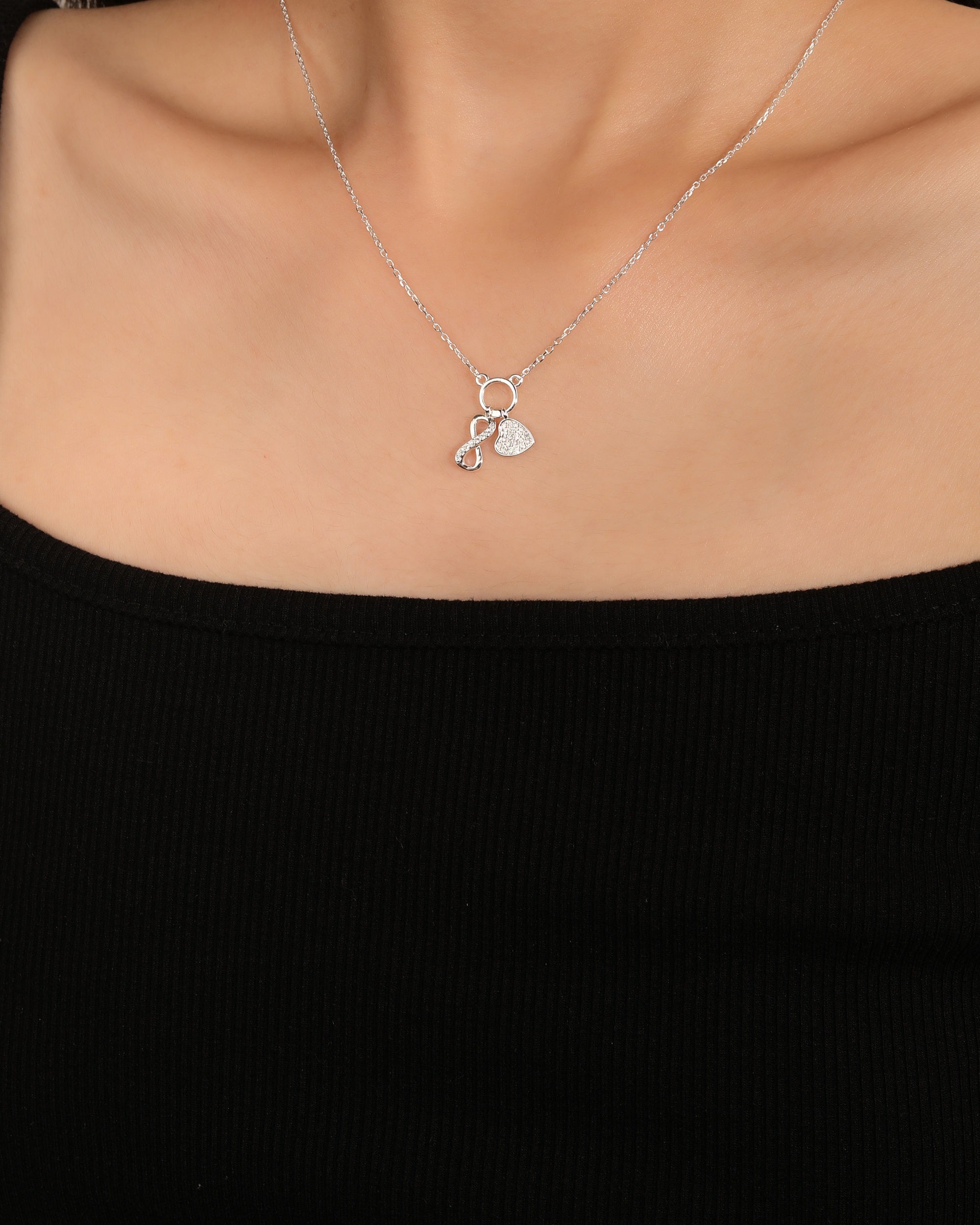 Collar sencillo de corazon e infinito con circonia blanca 45+5cm en plateado
