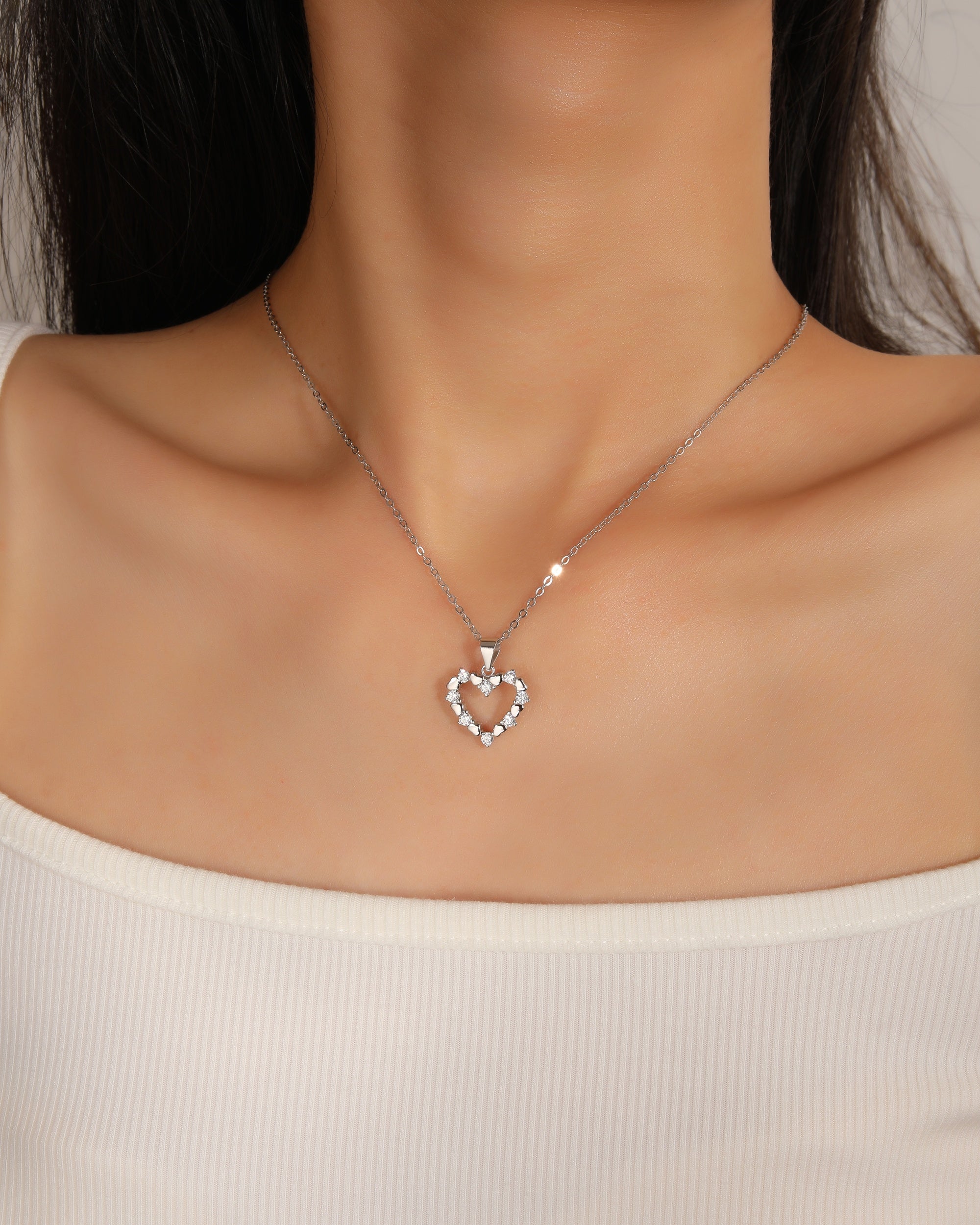Dije de corazones lisos y con circonias blanca en rodizado