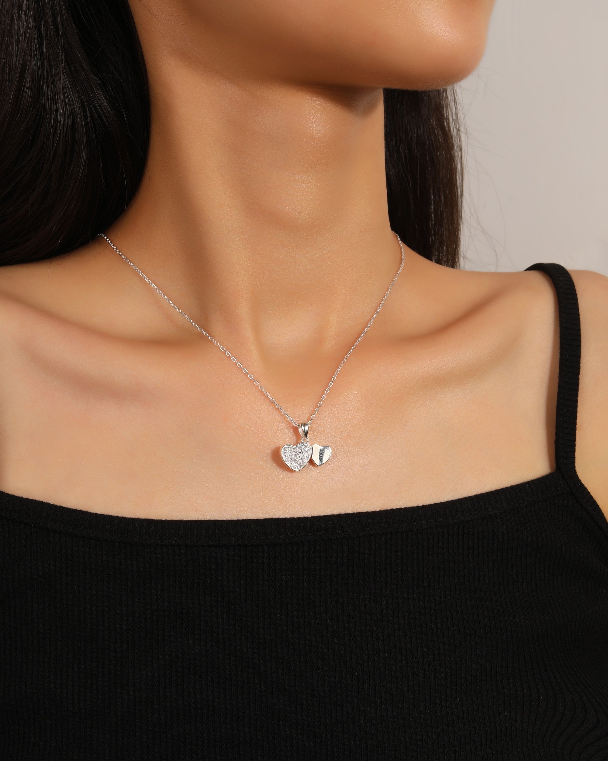 Dije de corazones liso y con circonias blanca en plateado