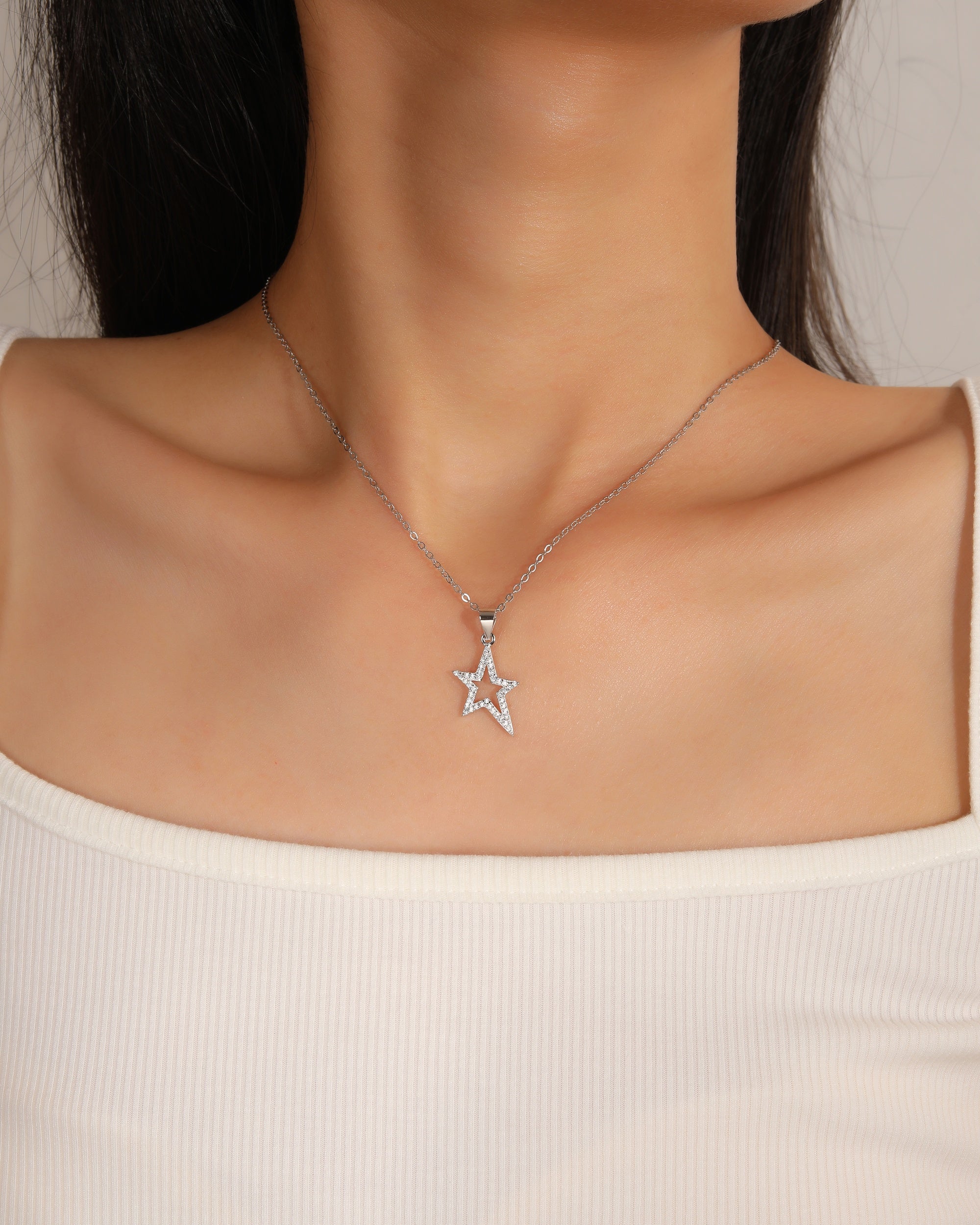 Dije de estrella con circonias blanca en rodizado