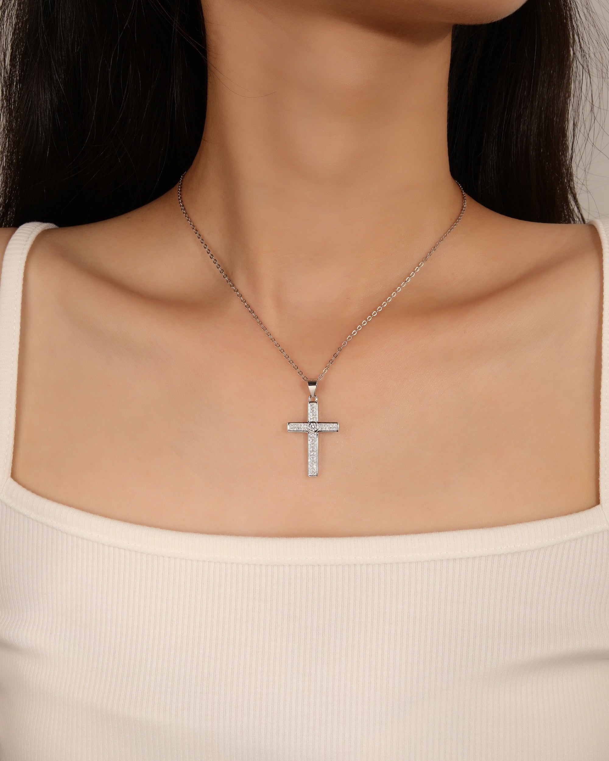 Dije de Cruz con circonias blanca en rodizado