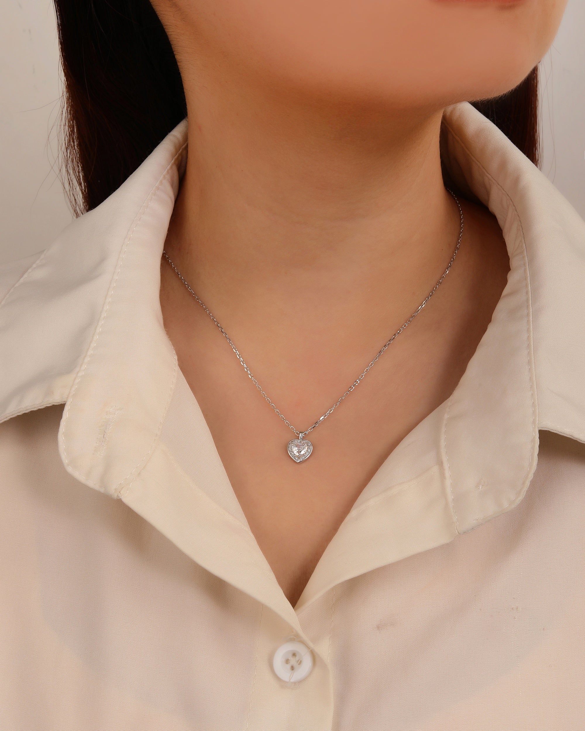 Juego collar y aretes de corazones con circonia blanca de 45+5cm en rodizado