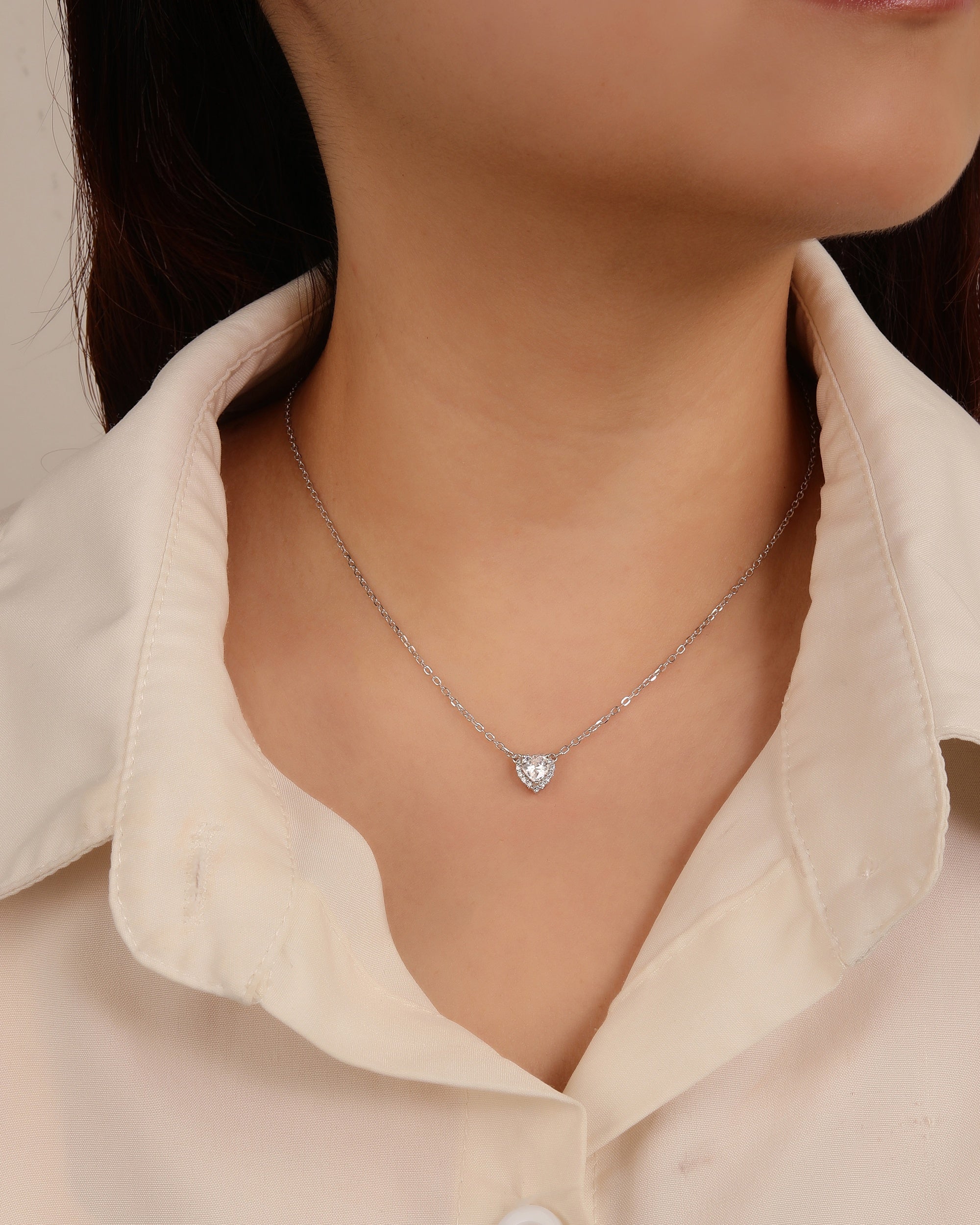 Juego collar y aretes de corazones con circonia blanca de 45+5cm en rodizado