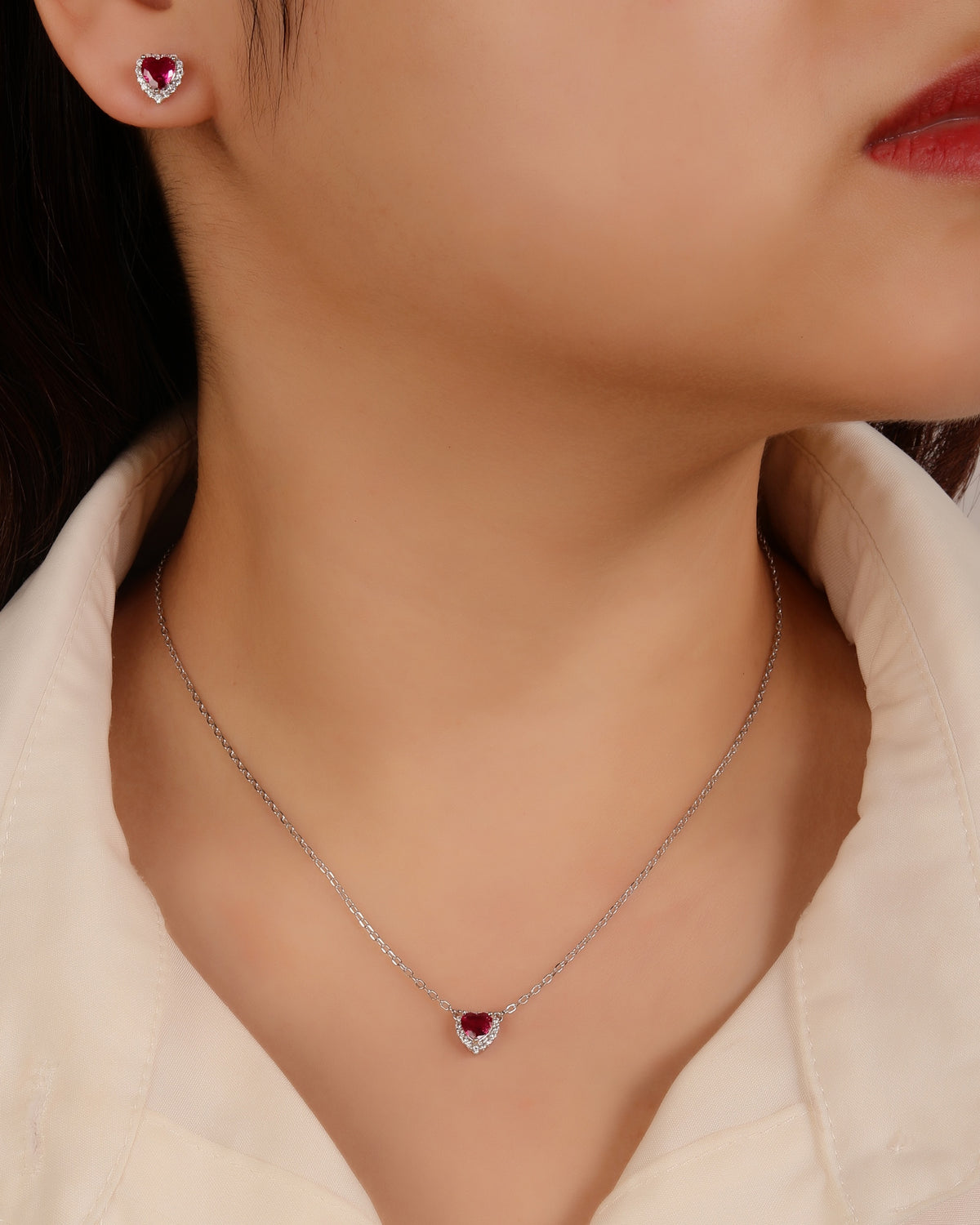 Juego collar y aretes de corazones con circonia de 45+5cm en rodizado