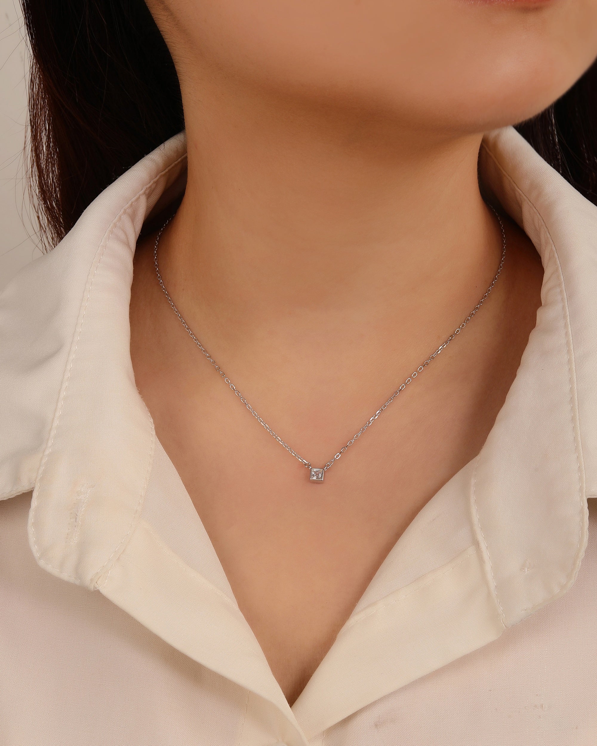 Juego collar y aretes de cuadrado con circonia blanca de 45+5cm en rodizado