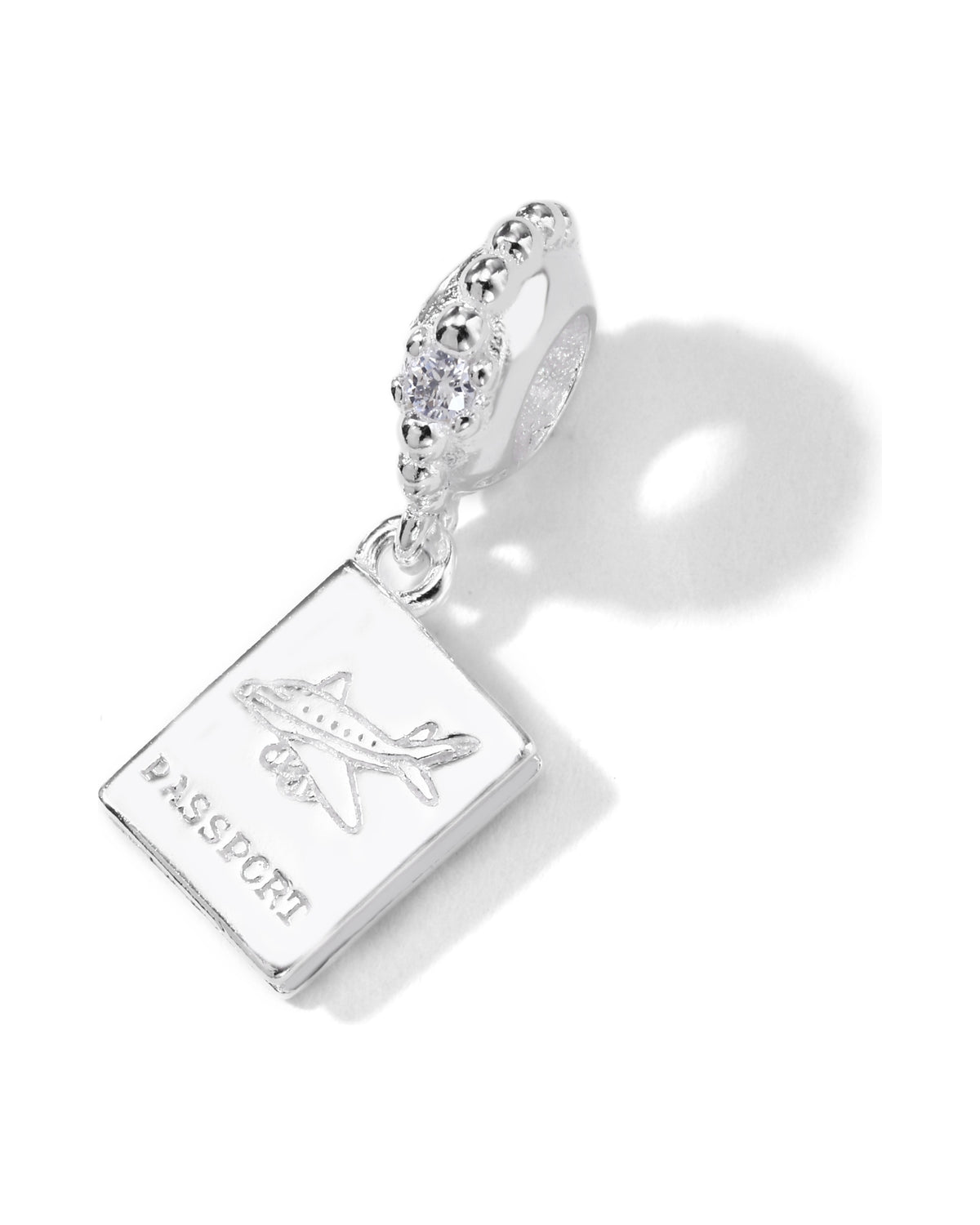 Charm colgante de pasaporte con circonia en plateado