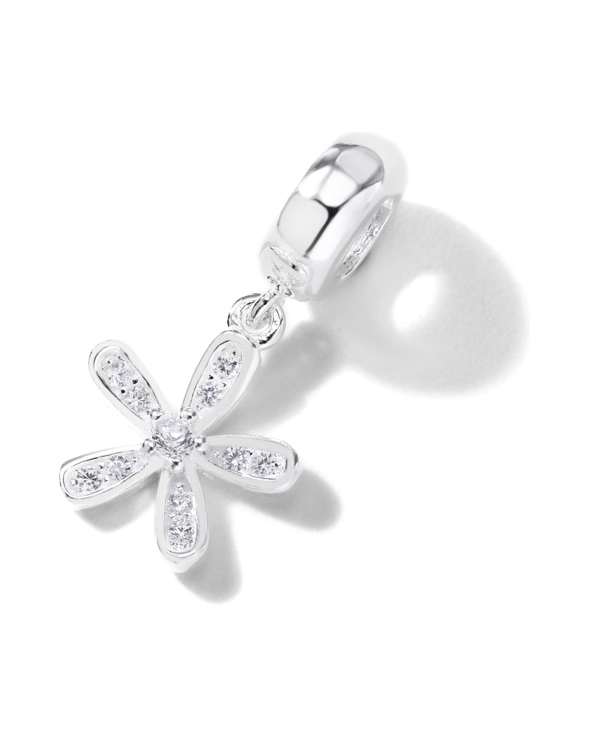 Charm colgante de flor con circonia en plateado