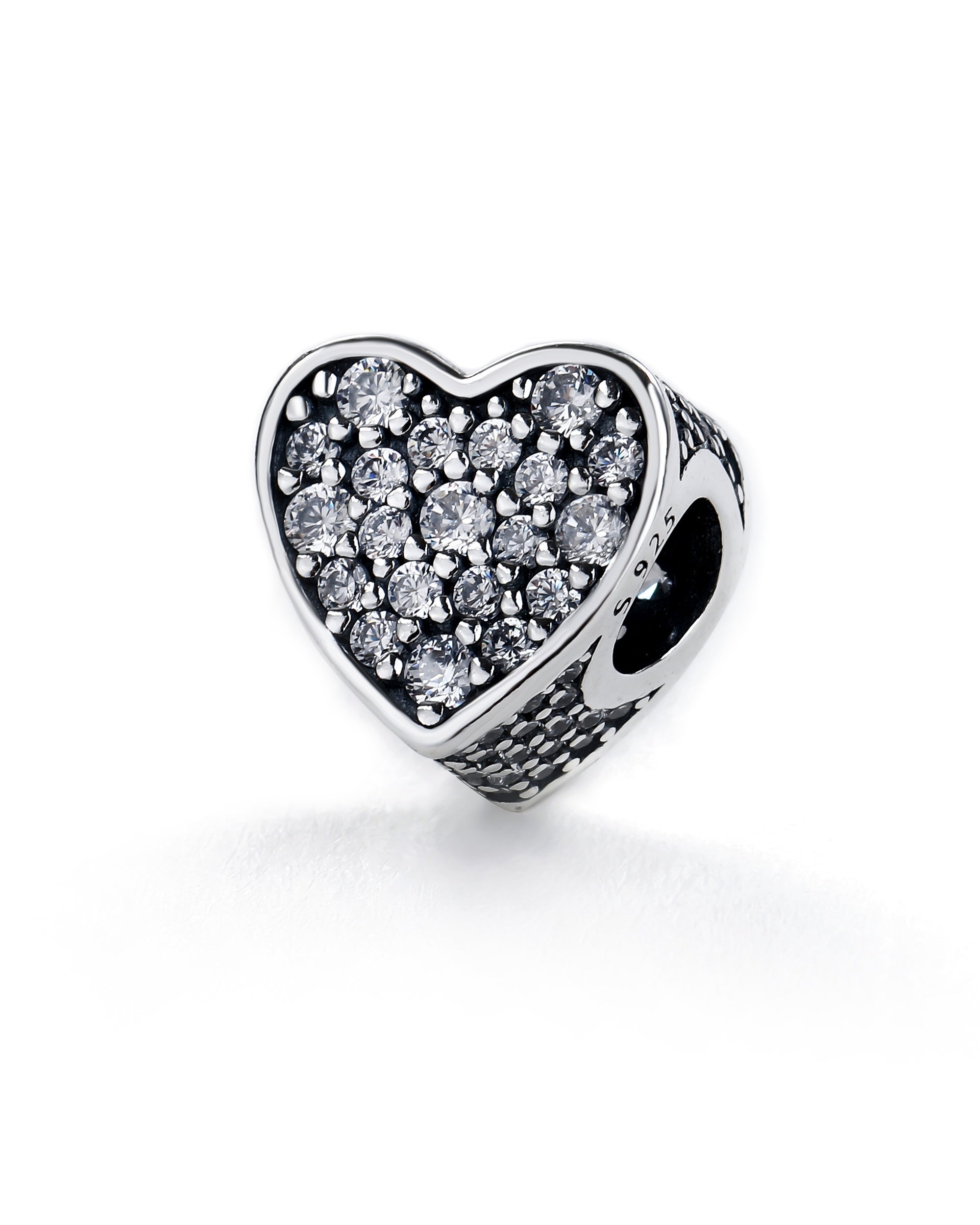 Charm separador de corazon con circonia blanca en oxidada
