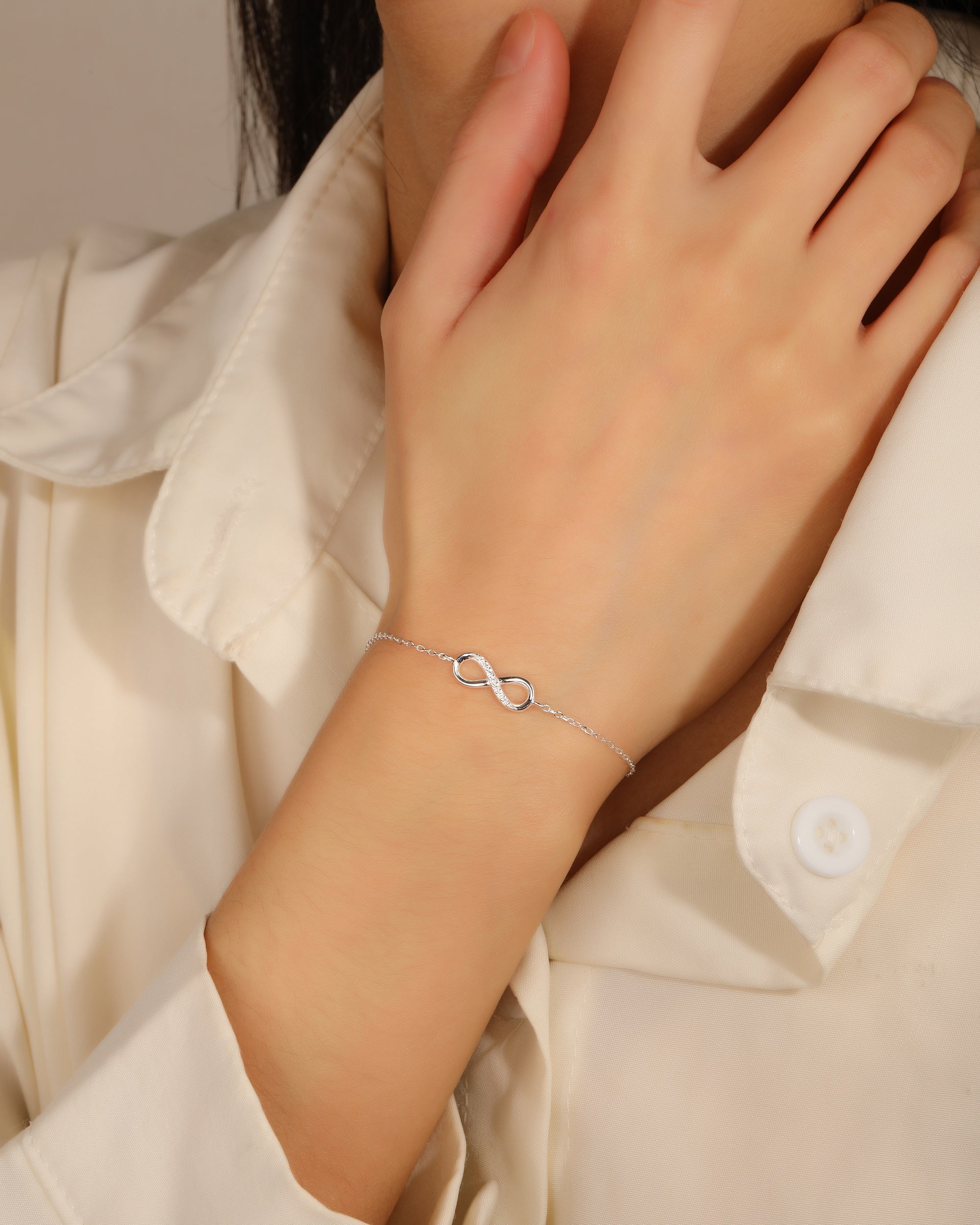 Pulsera sencilla de infinito con circonia blanca 17+3cm en plateado